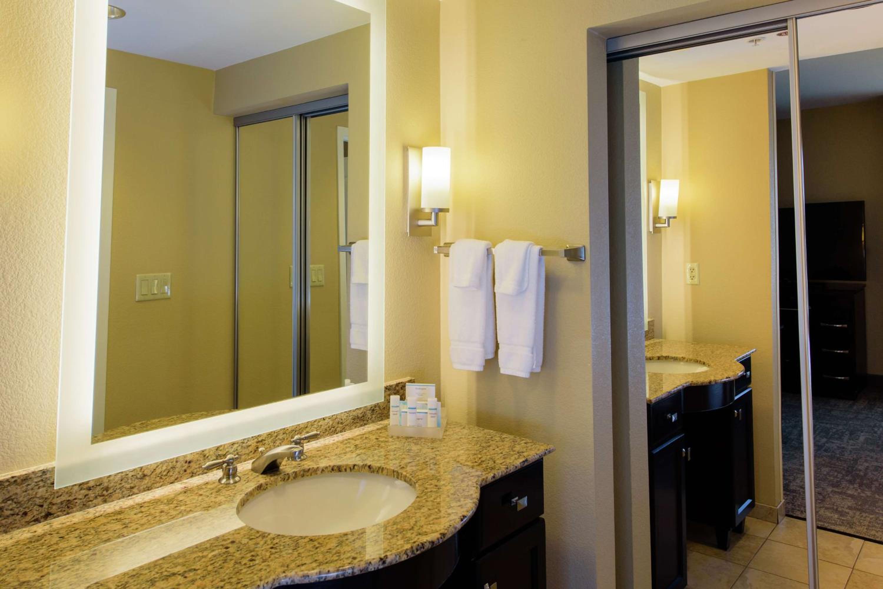 King Studio Suite - Non-Smoking - Photo 2