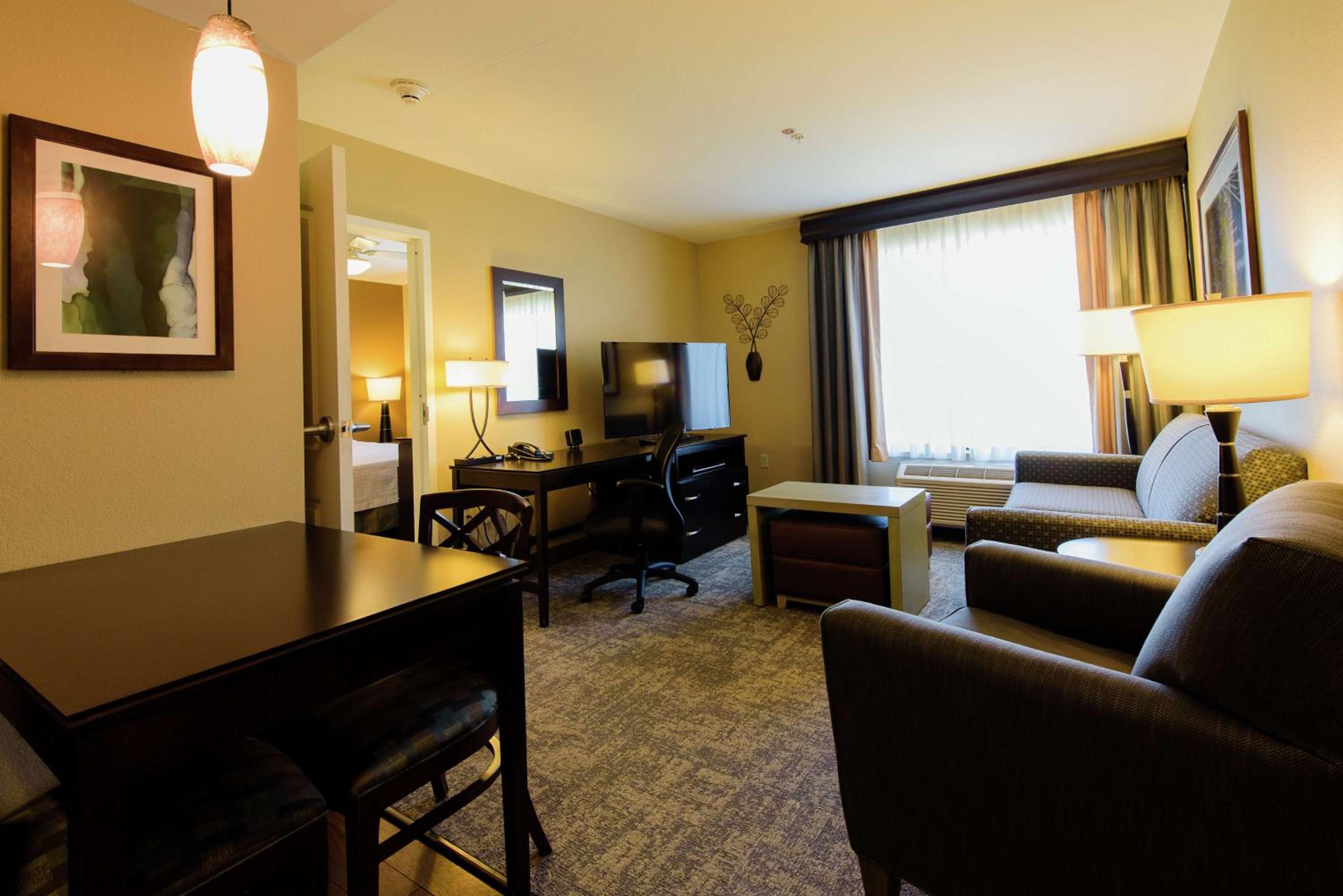 King Suite with Accessible Tub - Mobility and Hearing Access/Non-Smoking - Photo 1