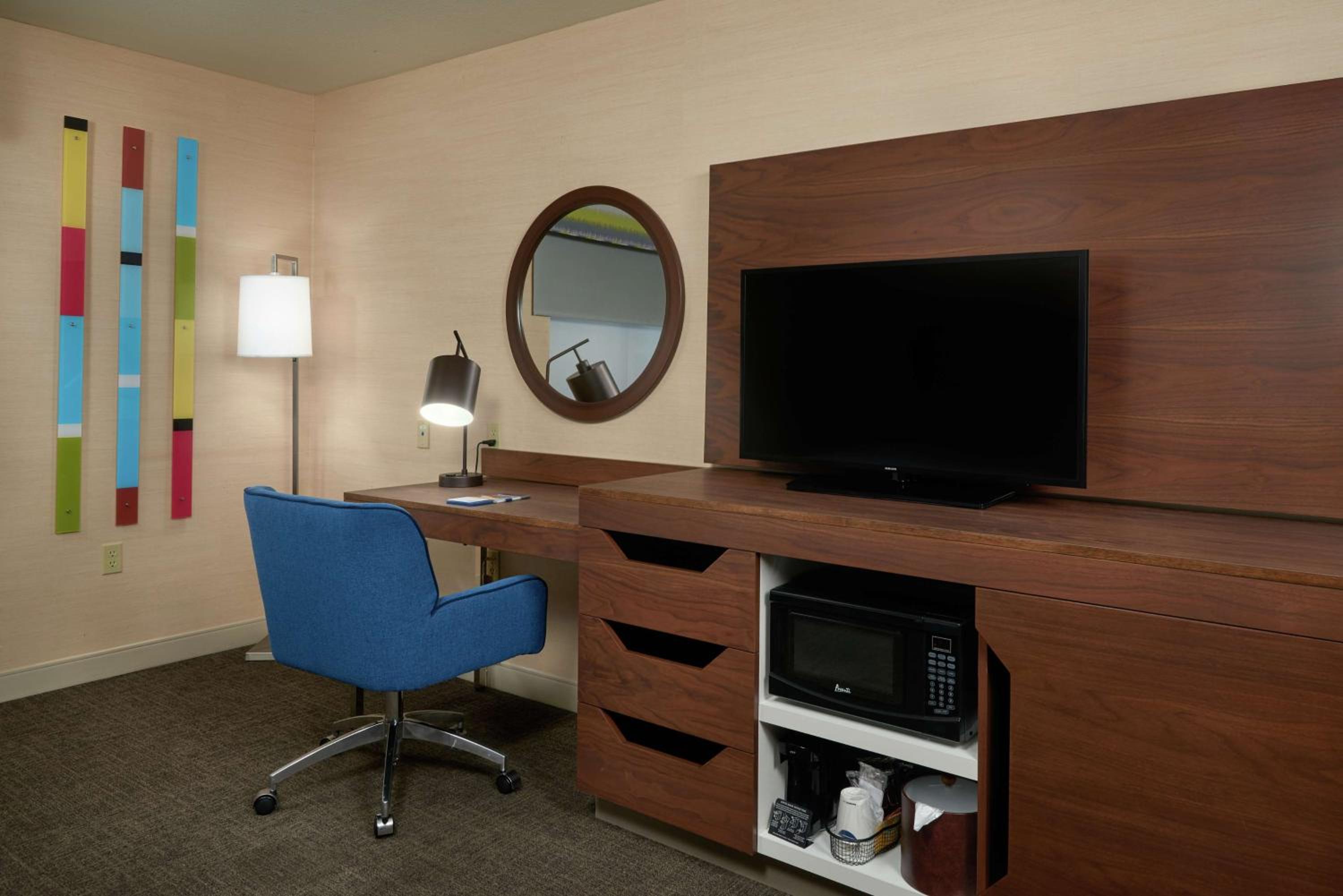 Queen Room with Two Queen Beds - Mobility Access/Non-Smoking - Photo 2
