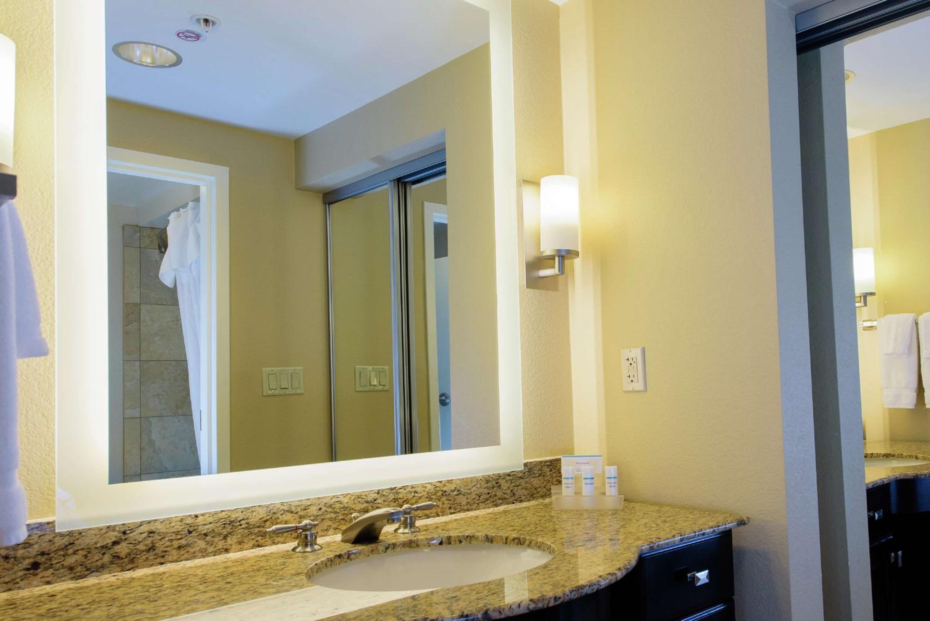 One-Bedroom King Suite - Non-Smoking - Photo 5
