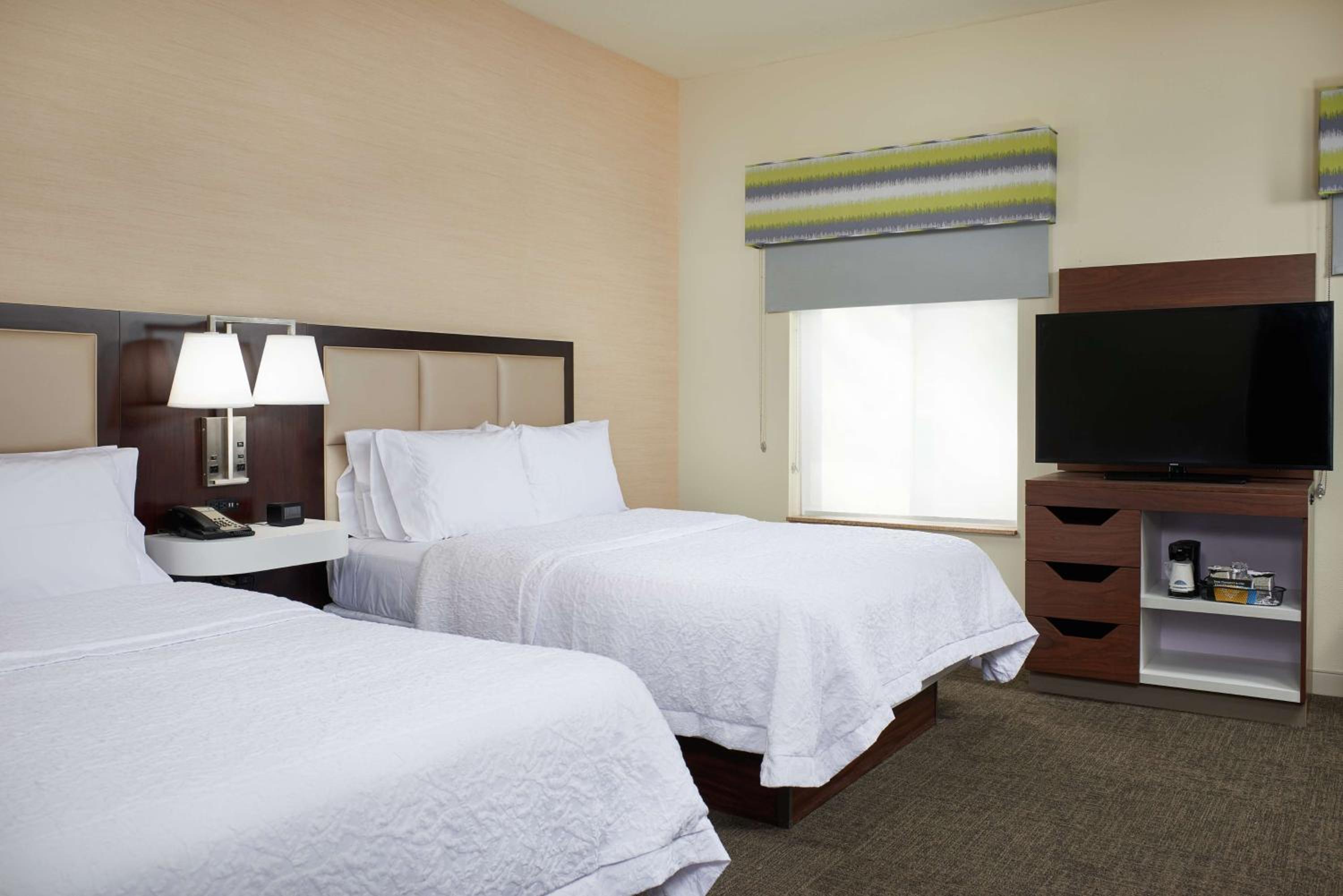 Queen Studio Suite with Two Queen Beds and Sofa Bed - Non-Smoking - Photo 2