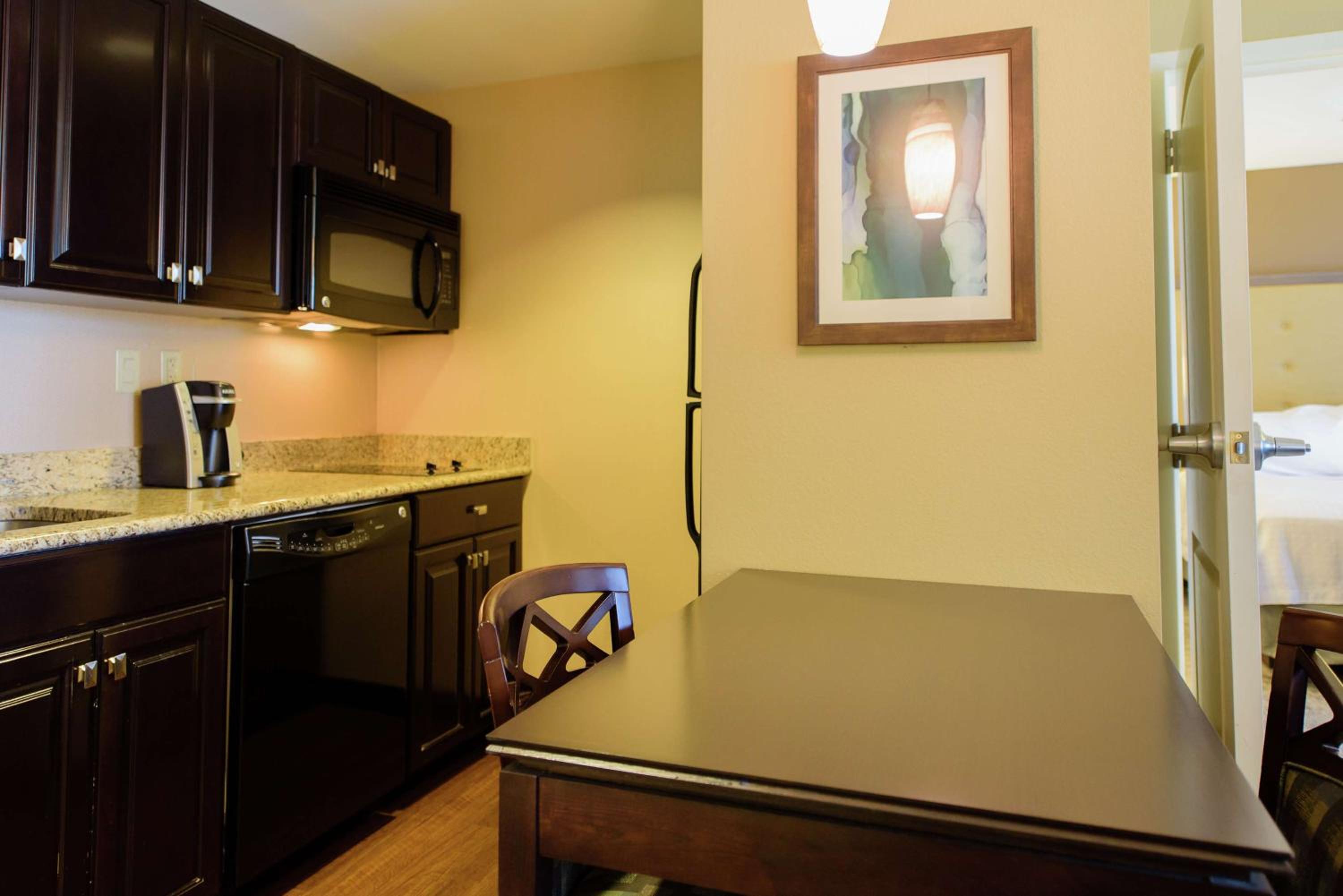 One-Bedroom King Suite - Non-Smoking - Photo 4