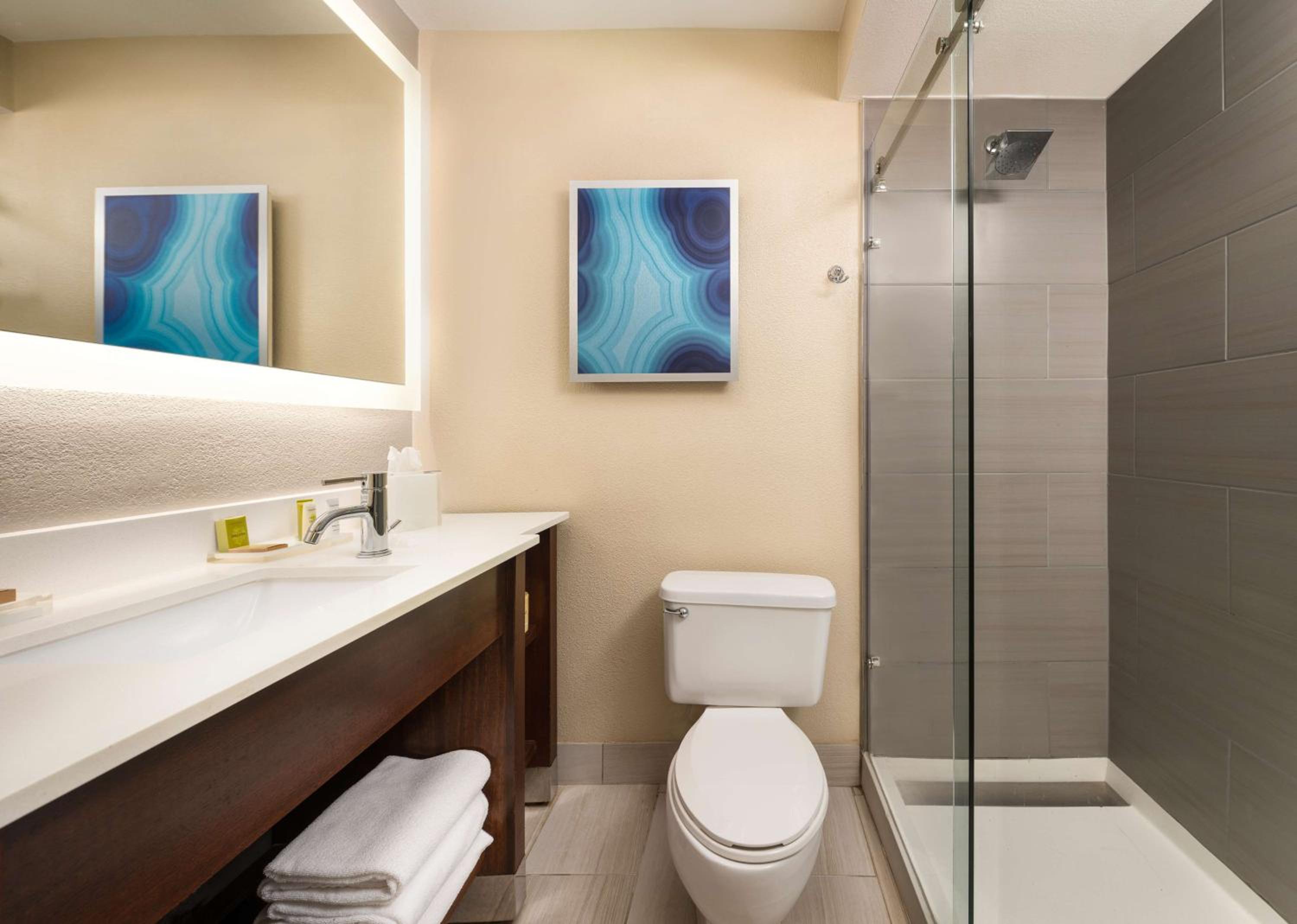 Double Room with Two Double Beds and Harbor View - Photo 4