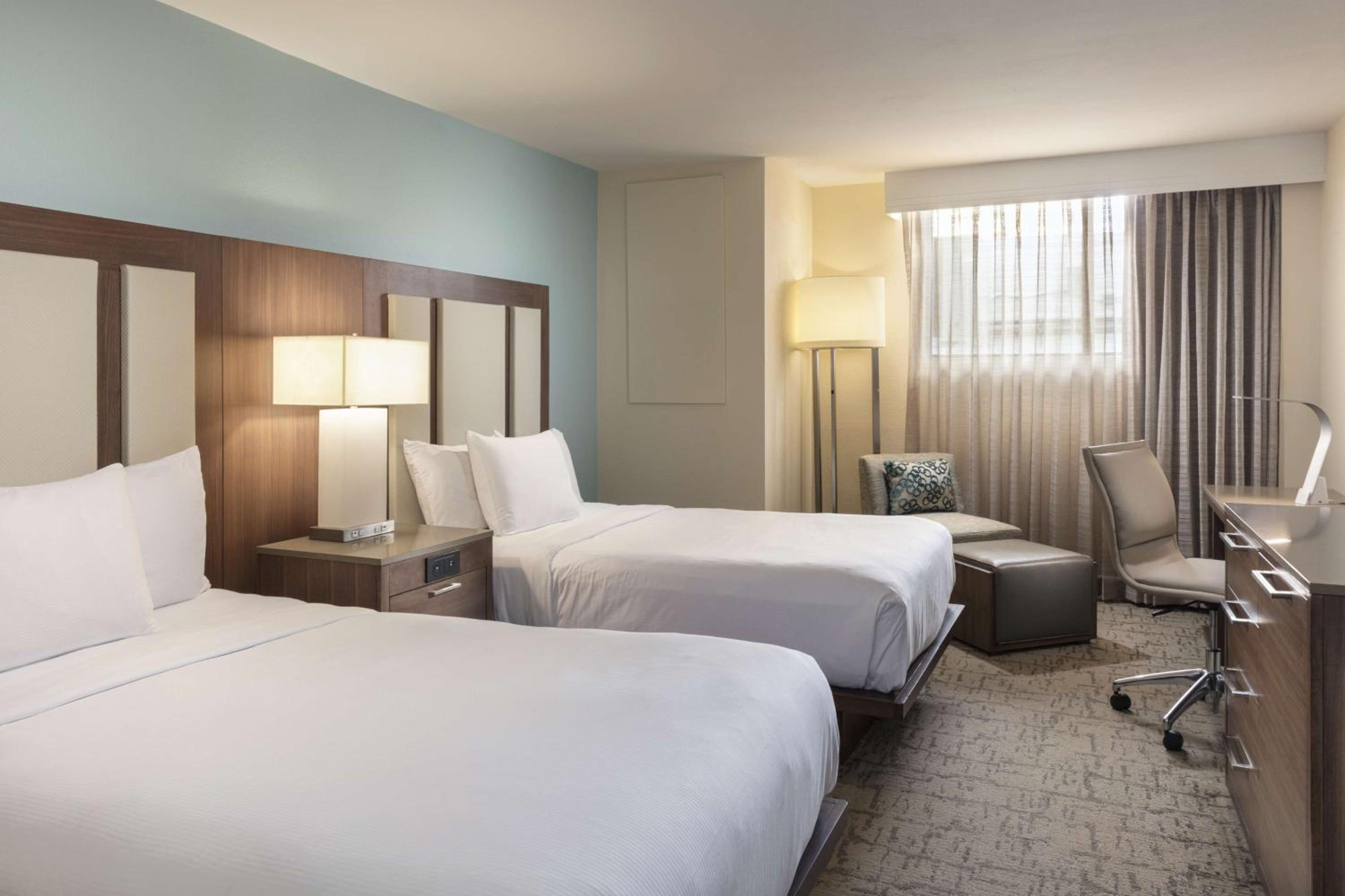 Double Room with Two Double Beds and Harbor View - Photo 2
