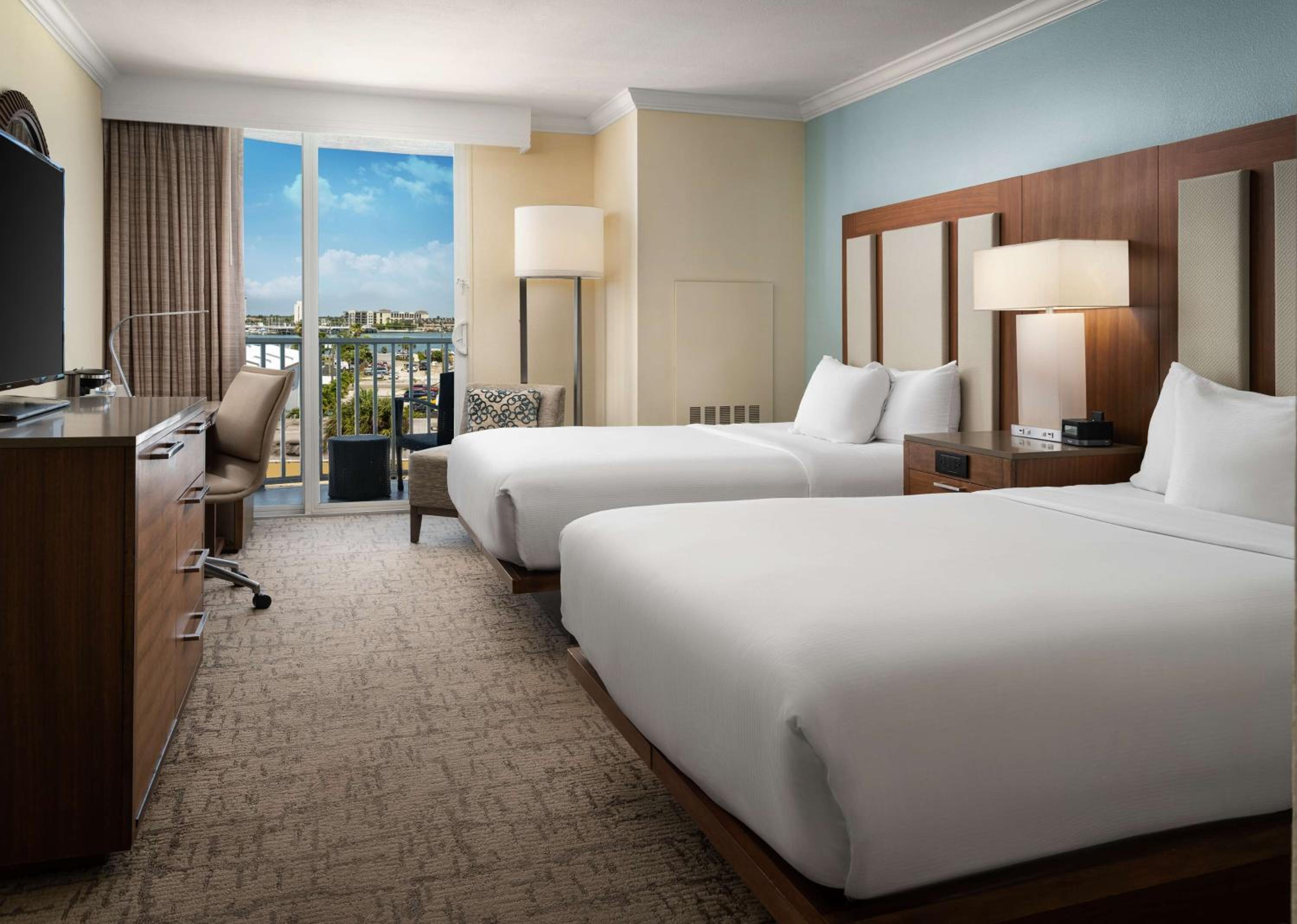 Double Room with Two Double Beds with City View - Photo 1