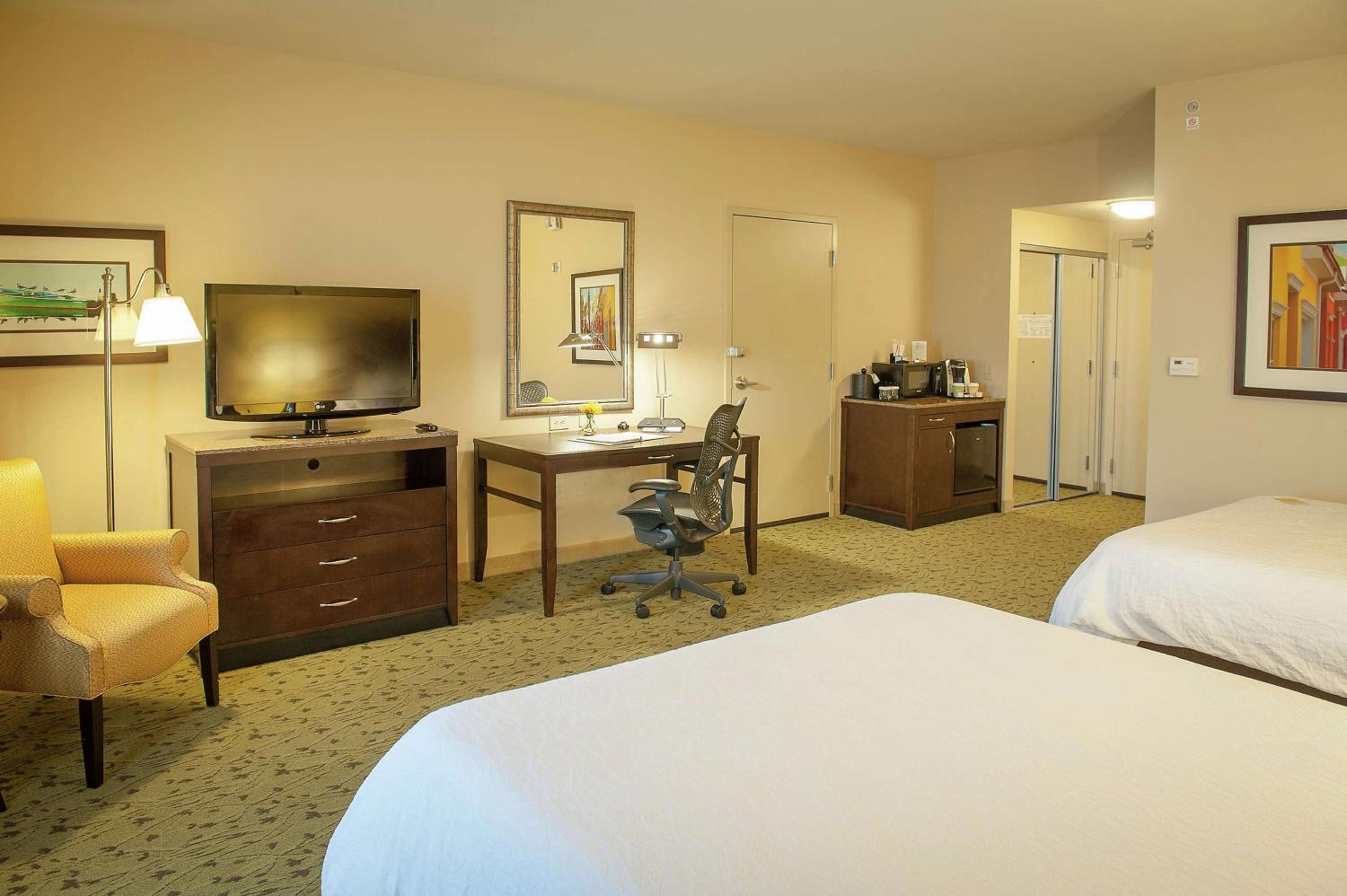 Queen Room with Two Queen Beds and Accessible Tub - Mobility Access - Photo 3