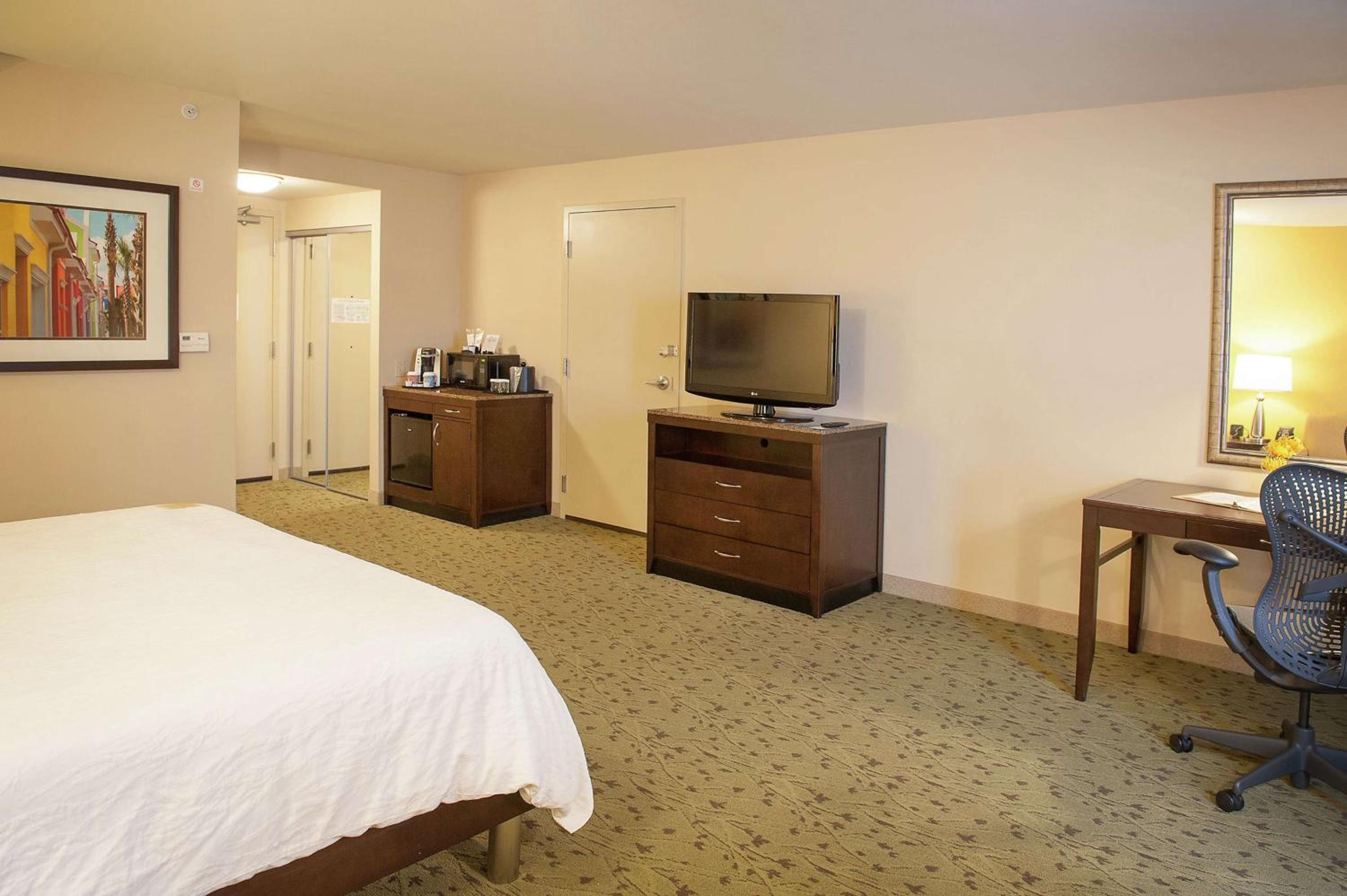 King Room with Bath Tub - Mobility Access - Photo 4