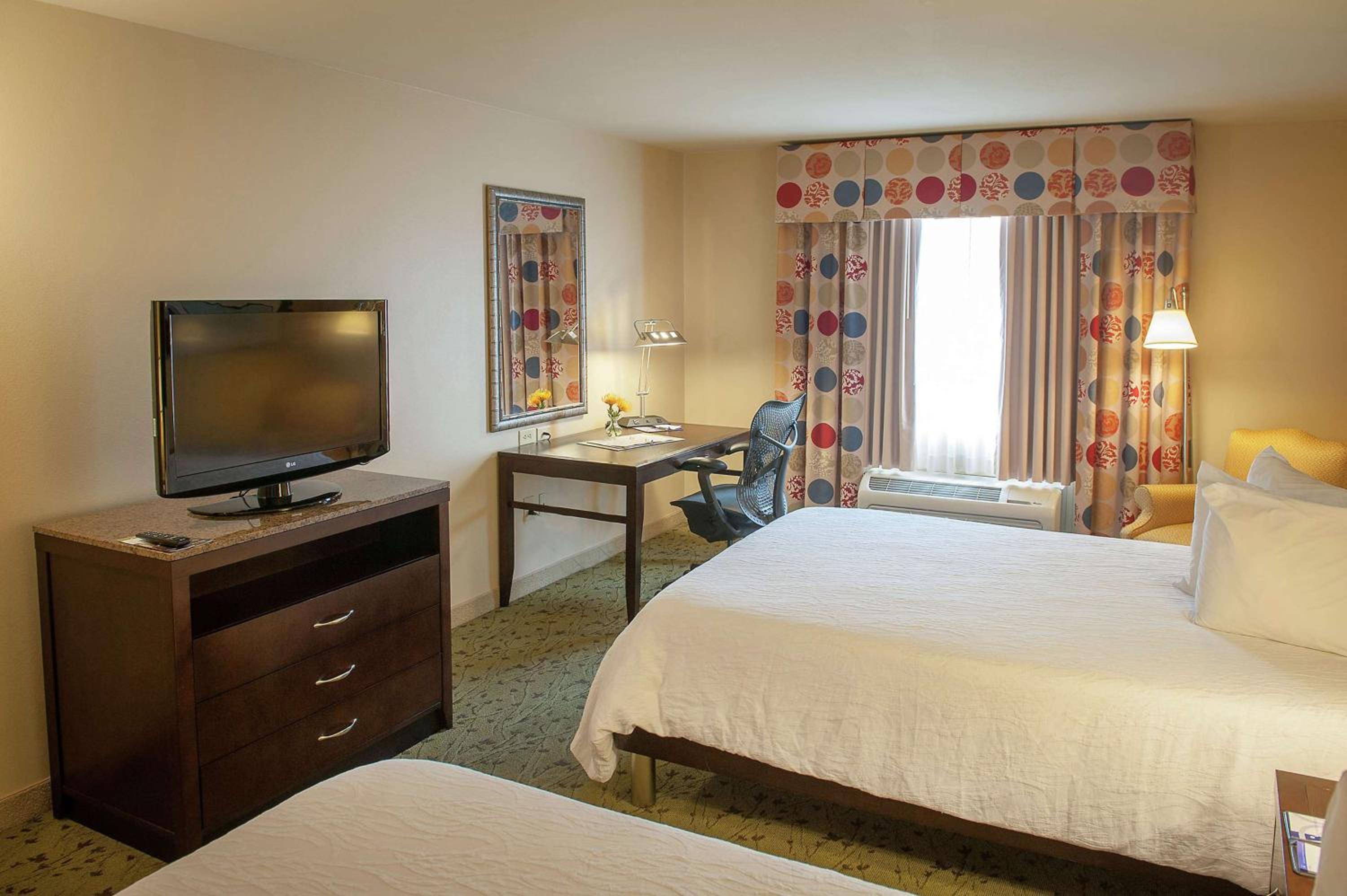 Queen Room with Two Queen Beds - Photo 6