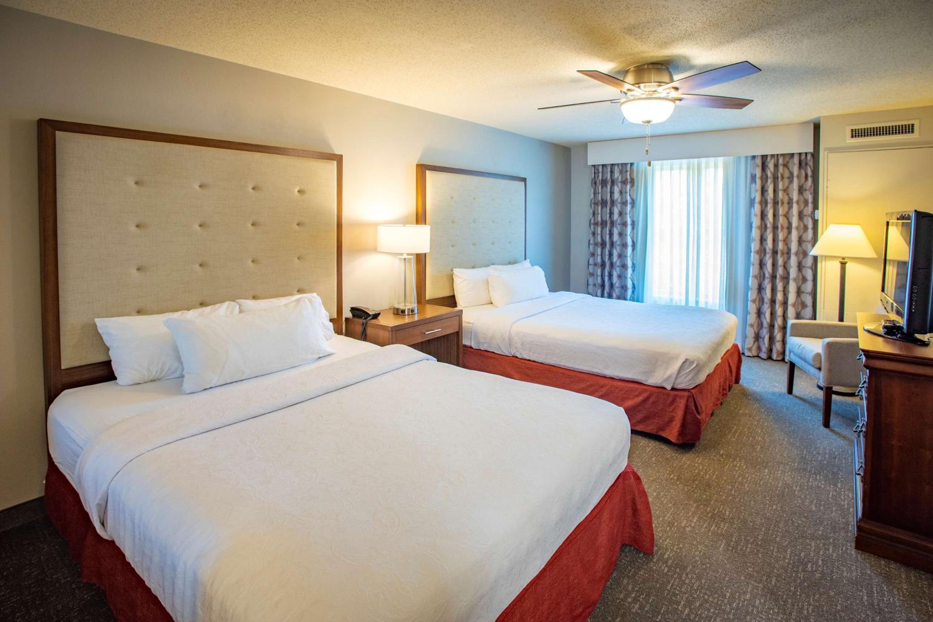 Suite With One King Bed And Two Queen Beds - Non-Smoking, photo 6