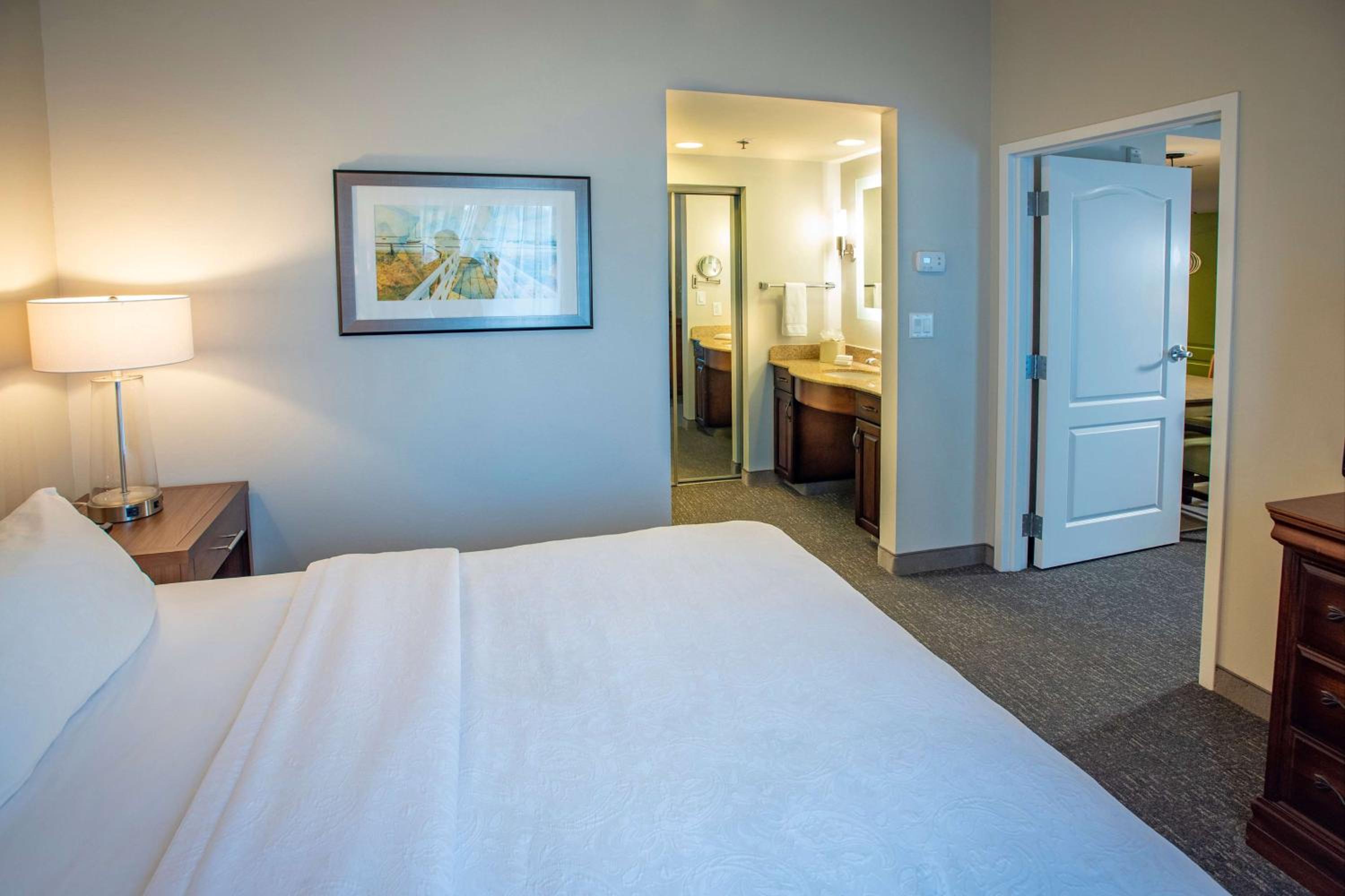 One-Bedroom King Suite - Non-Smoking
