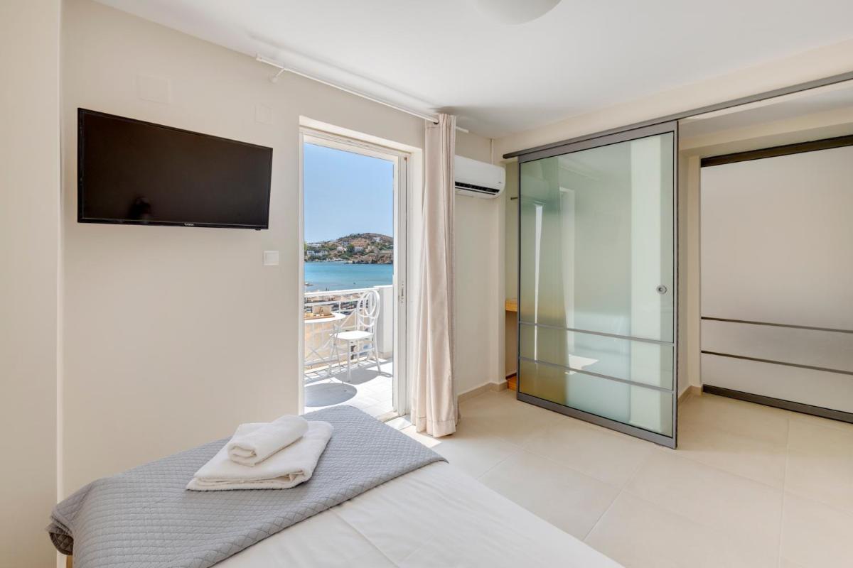 Standard Triple Room with Sea View photo 3