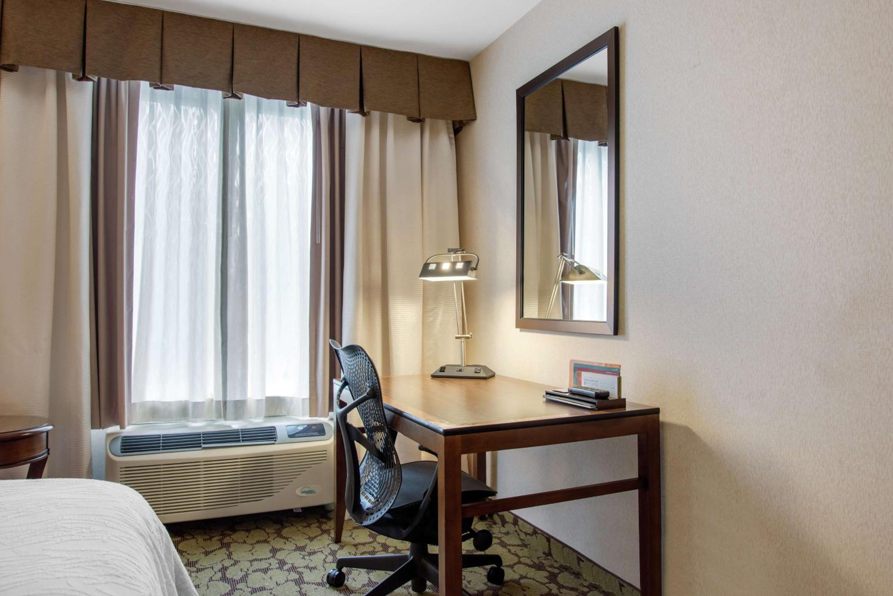 Queen Room with Two Queen Beds - Photo 2