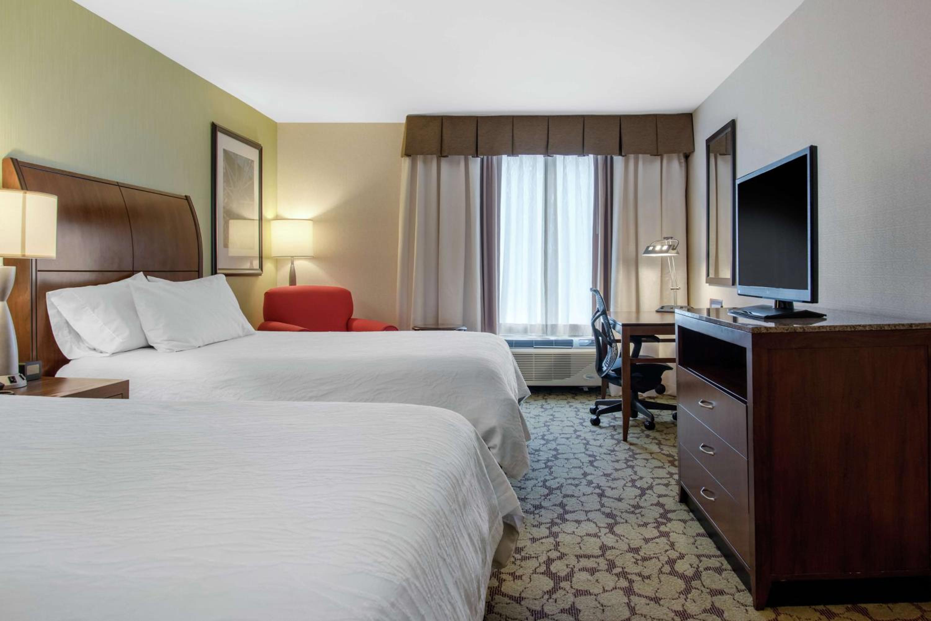 Queen Room with Two Queen Beds - Photo 3