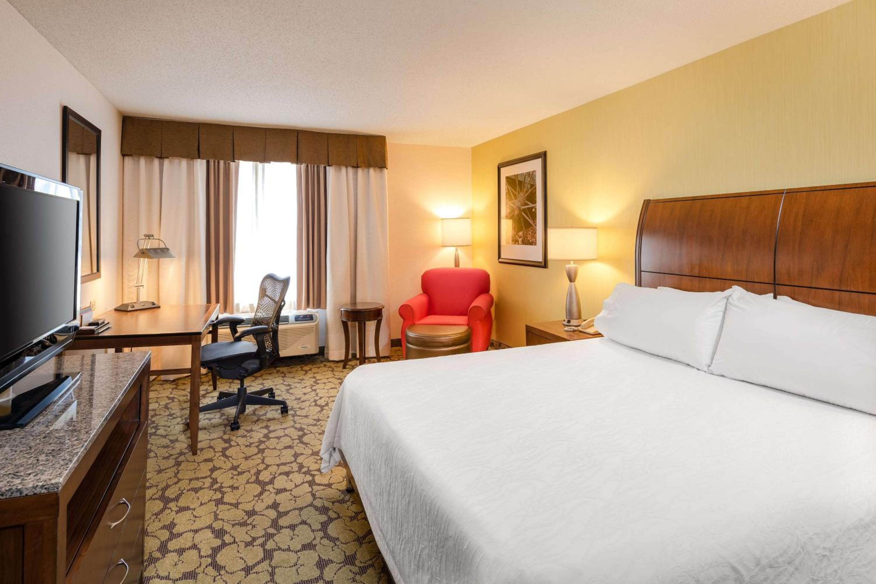 King Room with Roll-In Shower - Mobility/Hearing Accessible - Photo 2