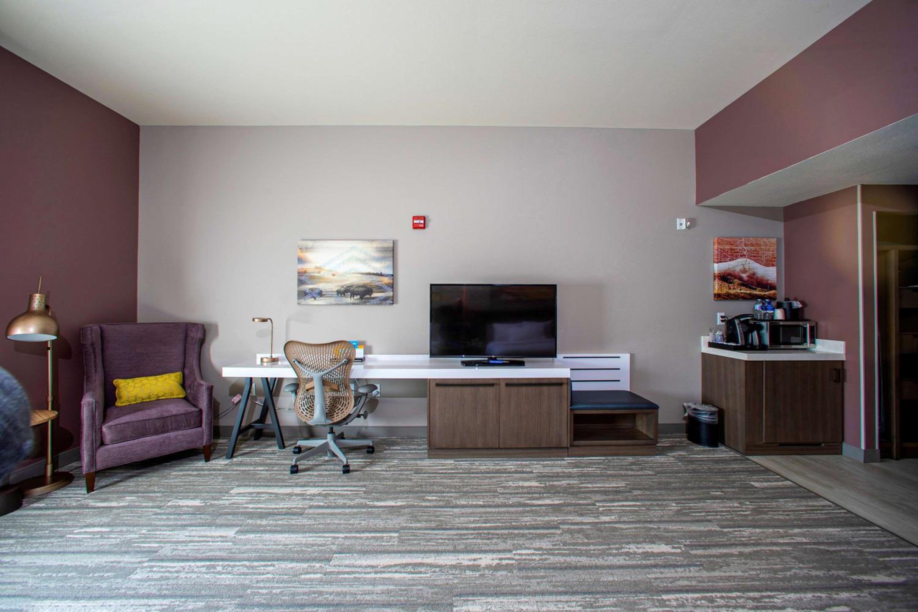 Queen Room with Two Queen Beds and Accessible Tub - Mobility Access - Photo 2