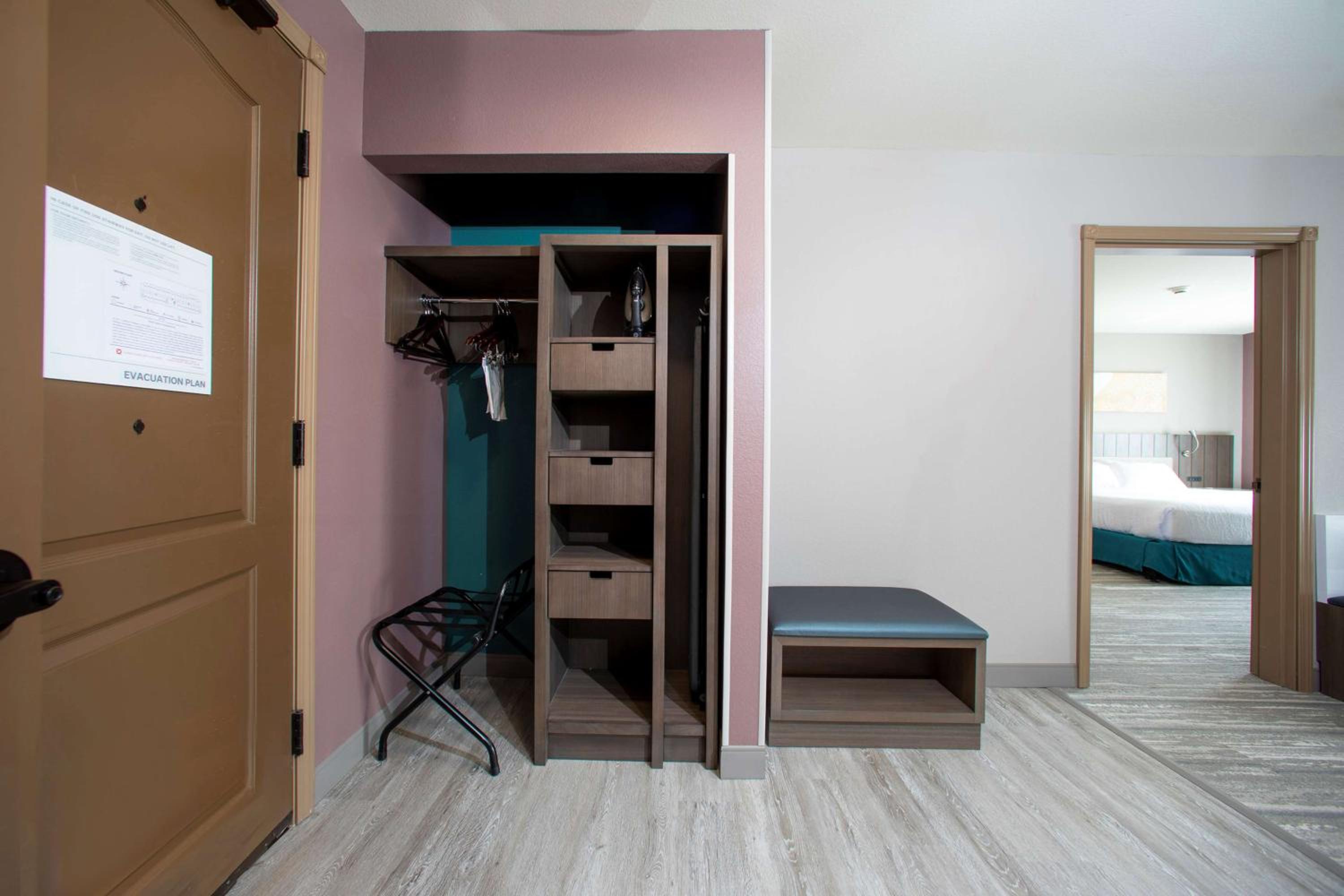 One-Bedroom King Suite - Photo 7