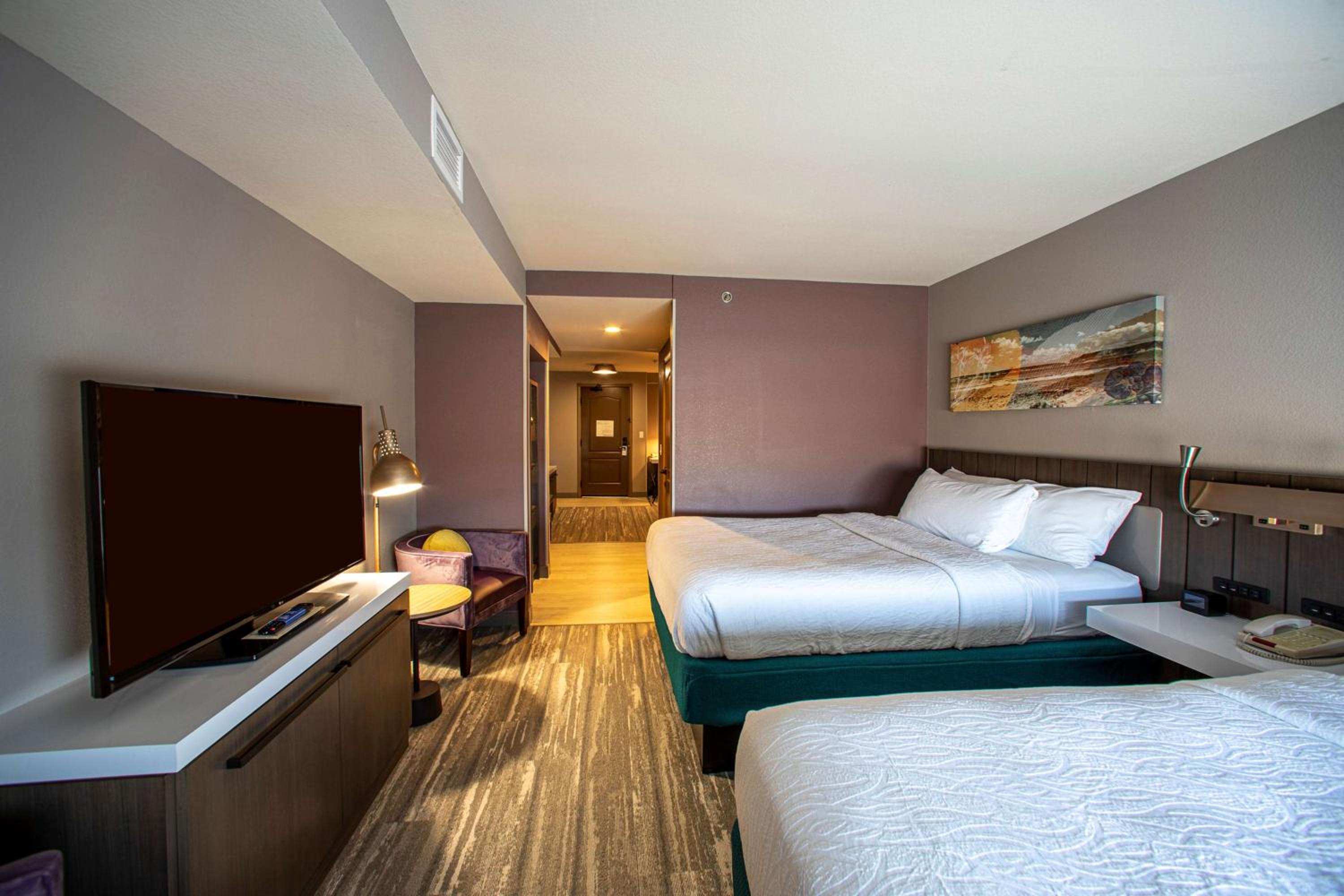 Deluxe Queen Room with Two Queen Beds - Photo 2