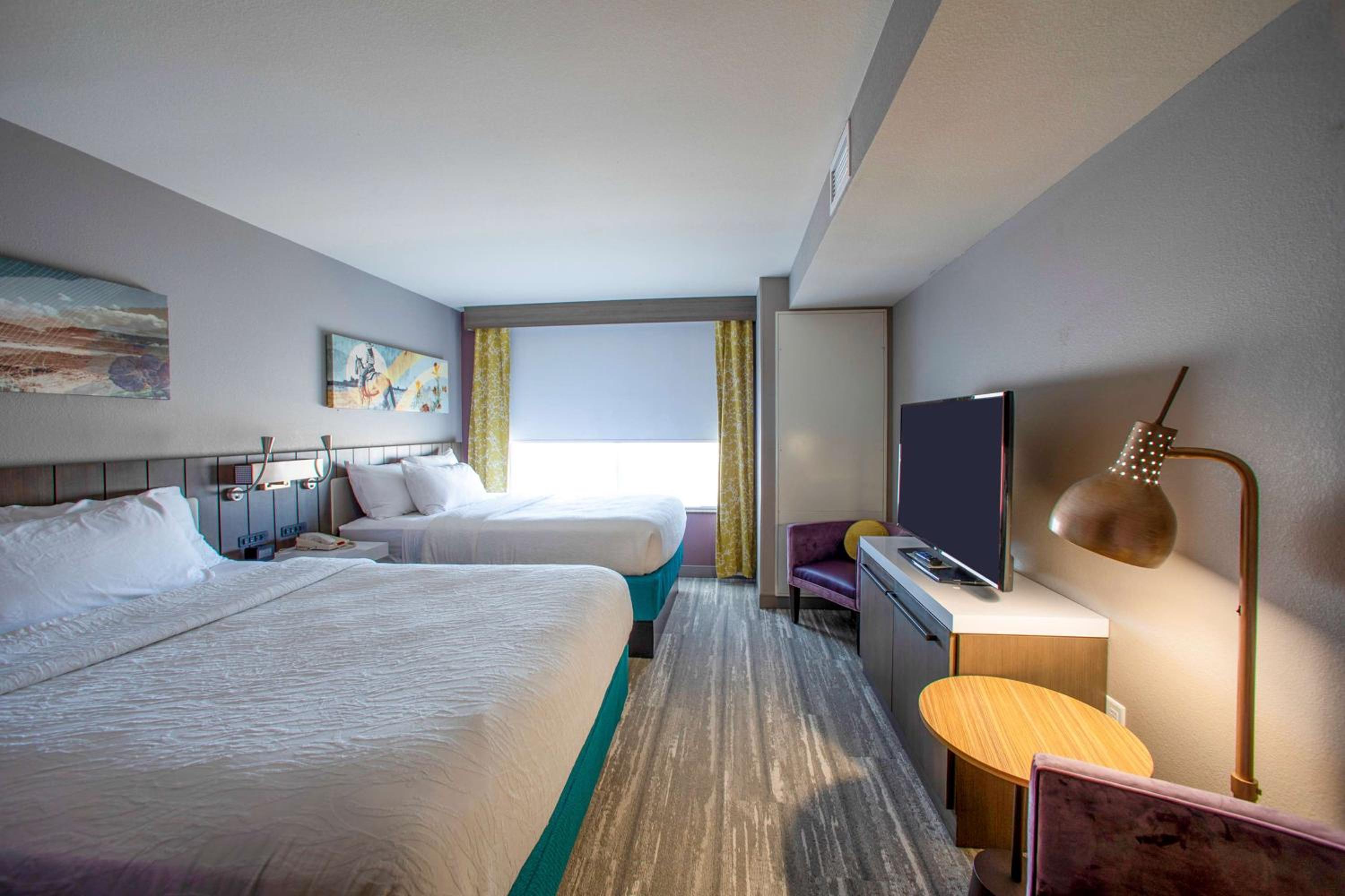 Deluxe Queen Room with Two Queen Beds - Photo 6