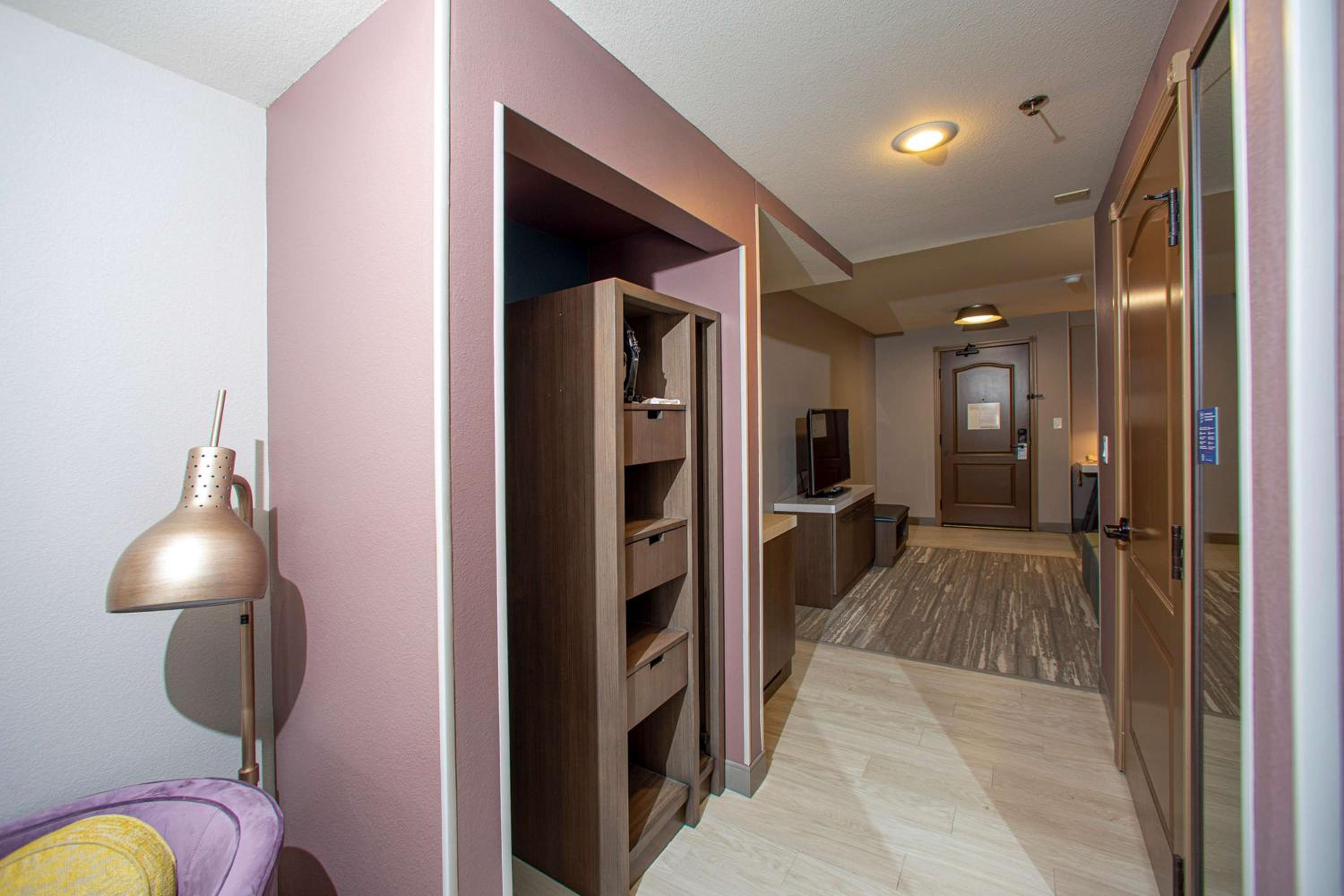 Junior King Suite with Sofa Bed - Photo 5