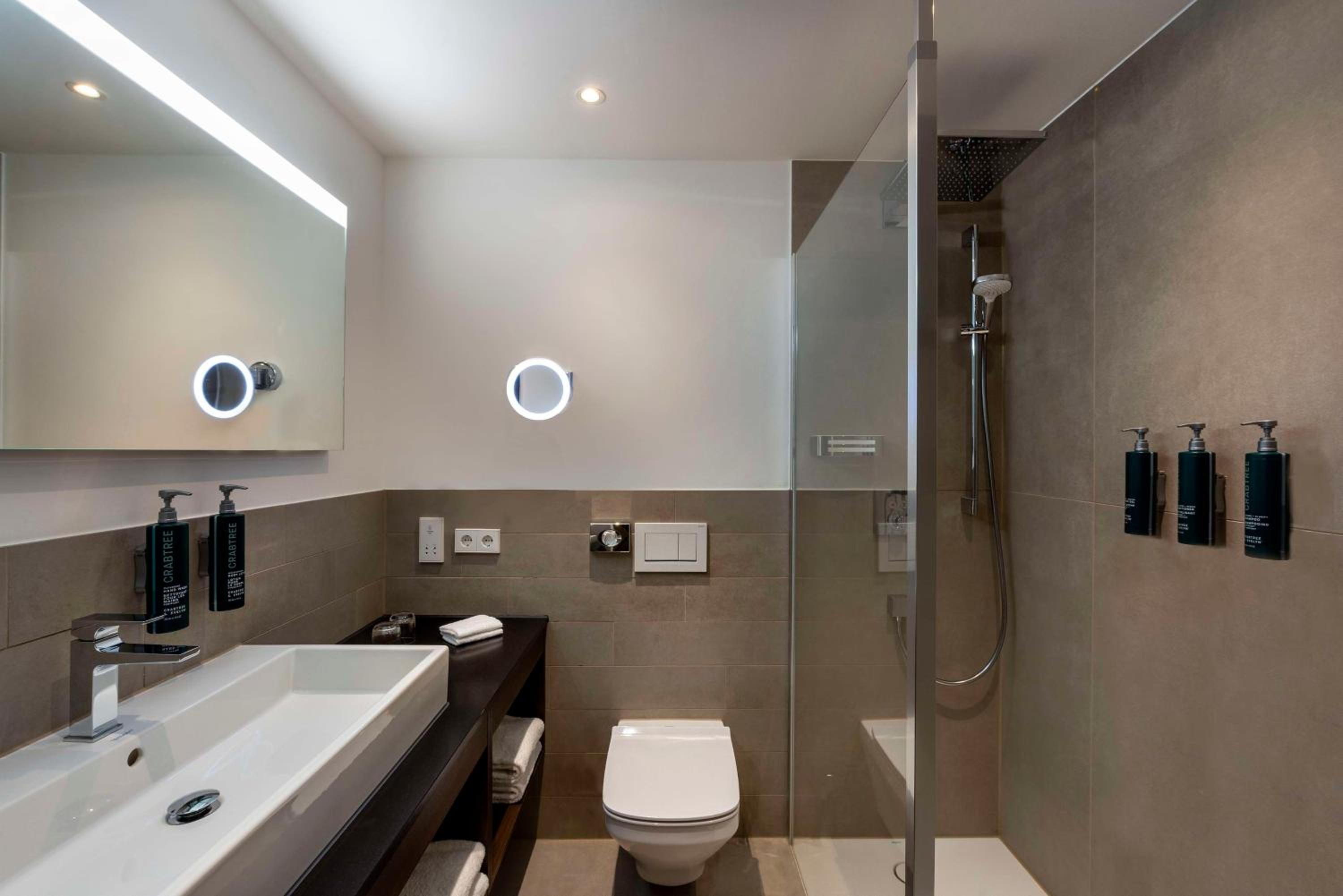 King Deluxe Room with City View - Rhine Wing - Photo 5