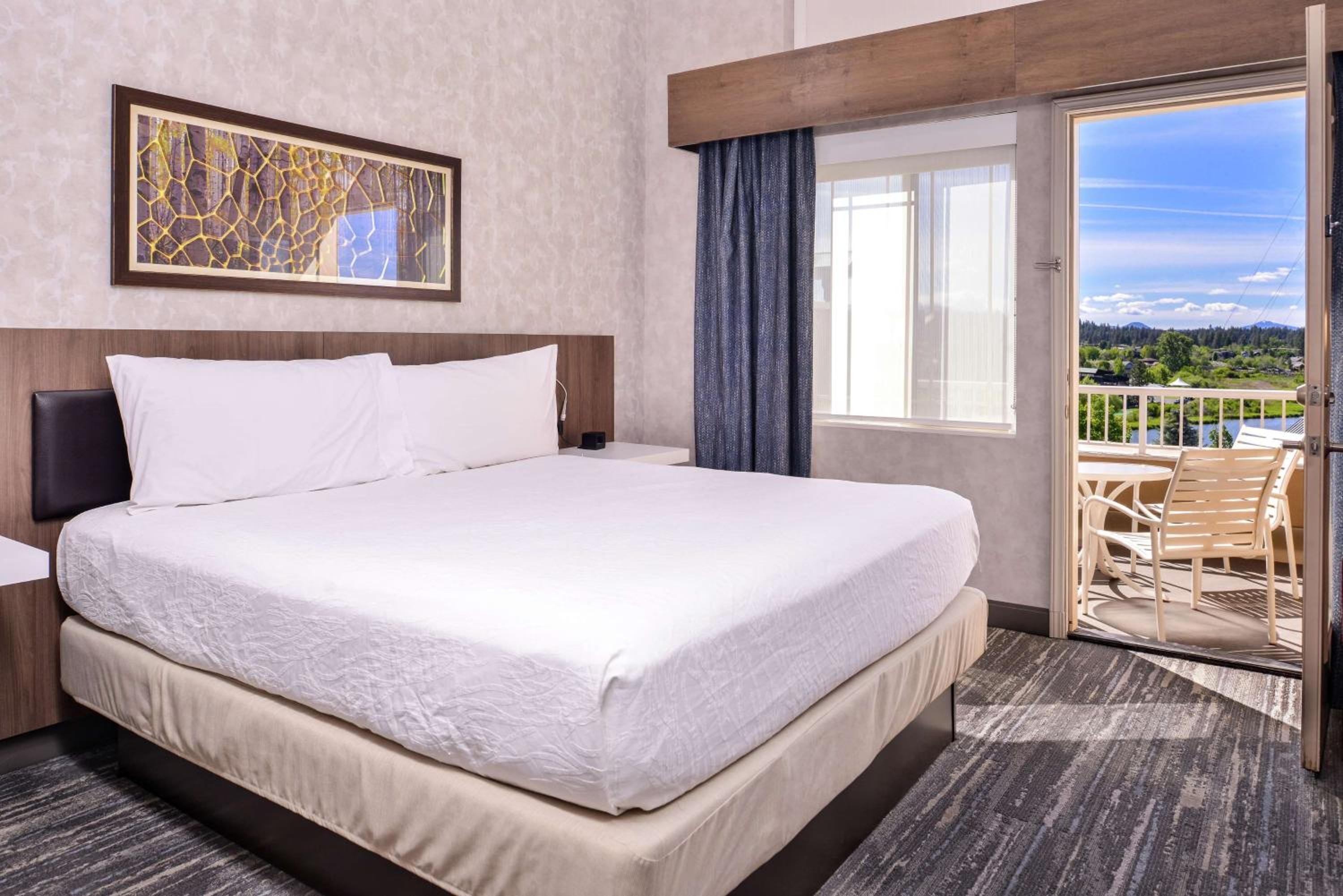 Suite with One King Bed and One Queen Loft - Bi-Level - Photo 1