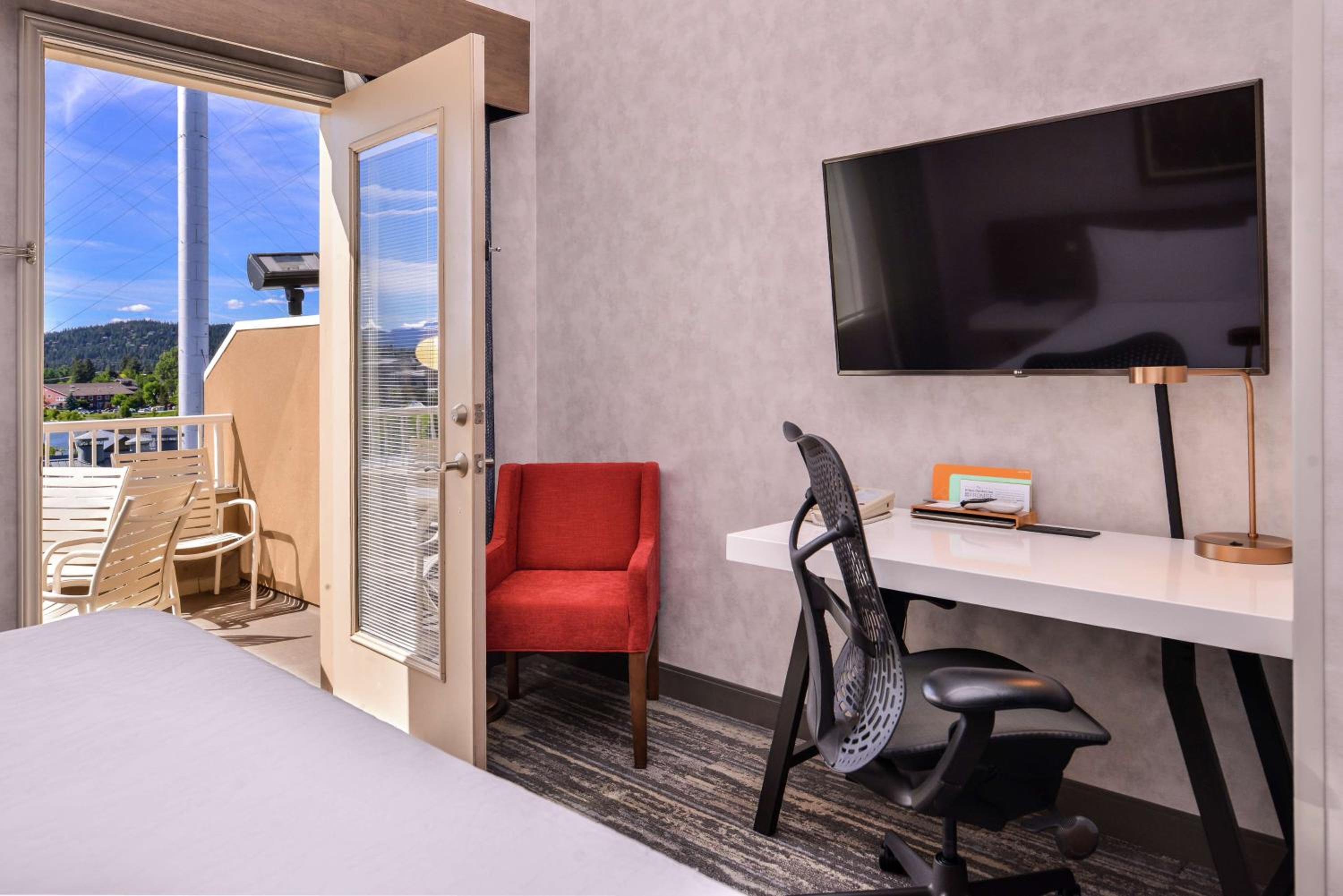 Suite with One King Bed and One Queen Loft - Bi-Level - Photo 4