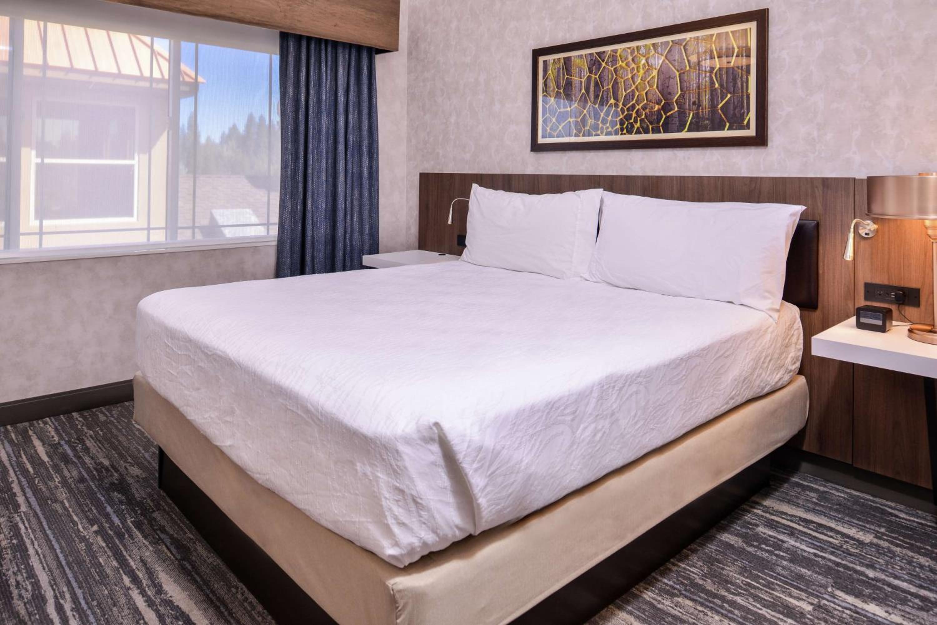 Suite with One King Bed and One Queen Loft - Bi-Level - Photo 6