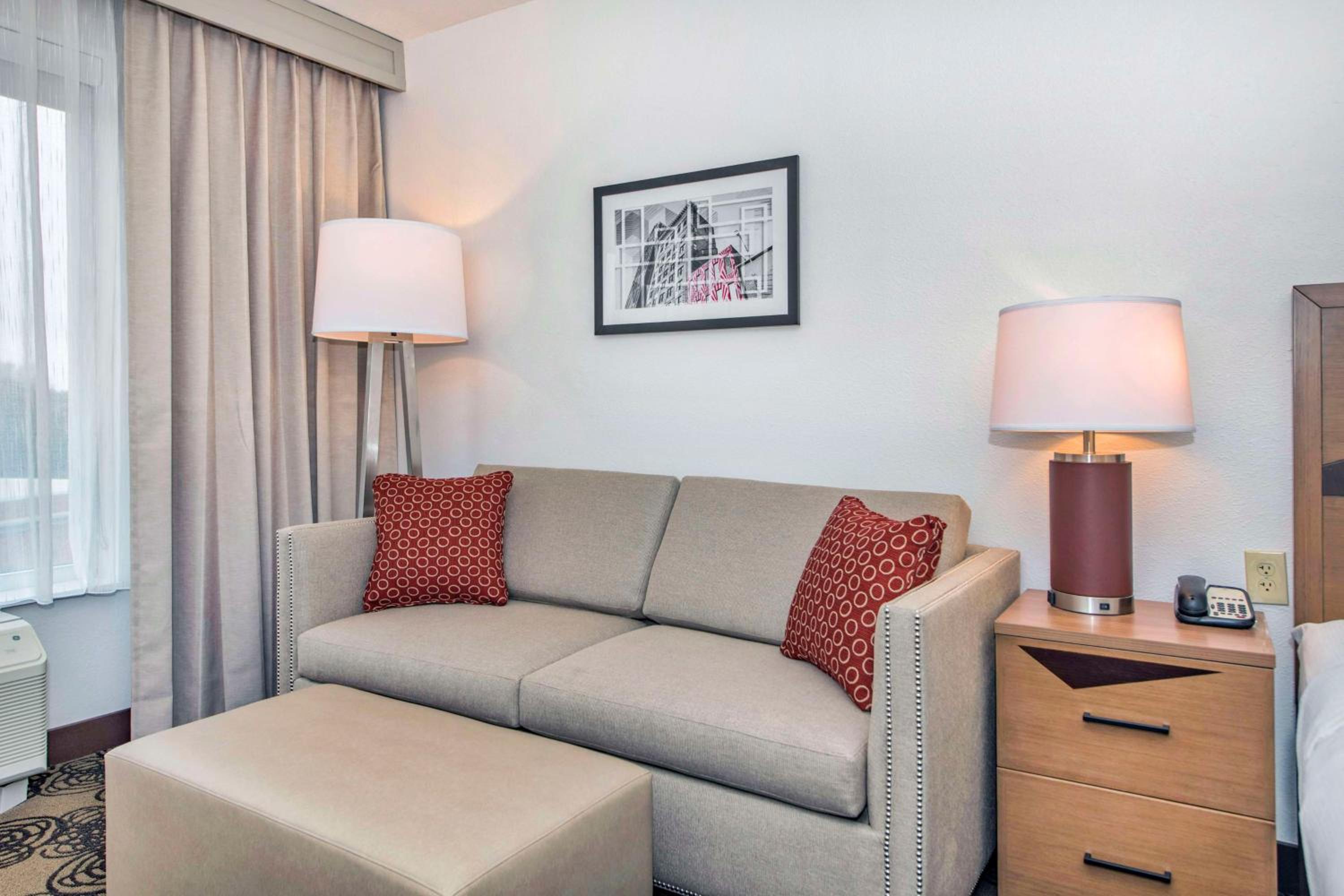 King Room with Sofa Bed - Non-Smoking - Photo 6