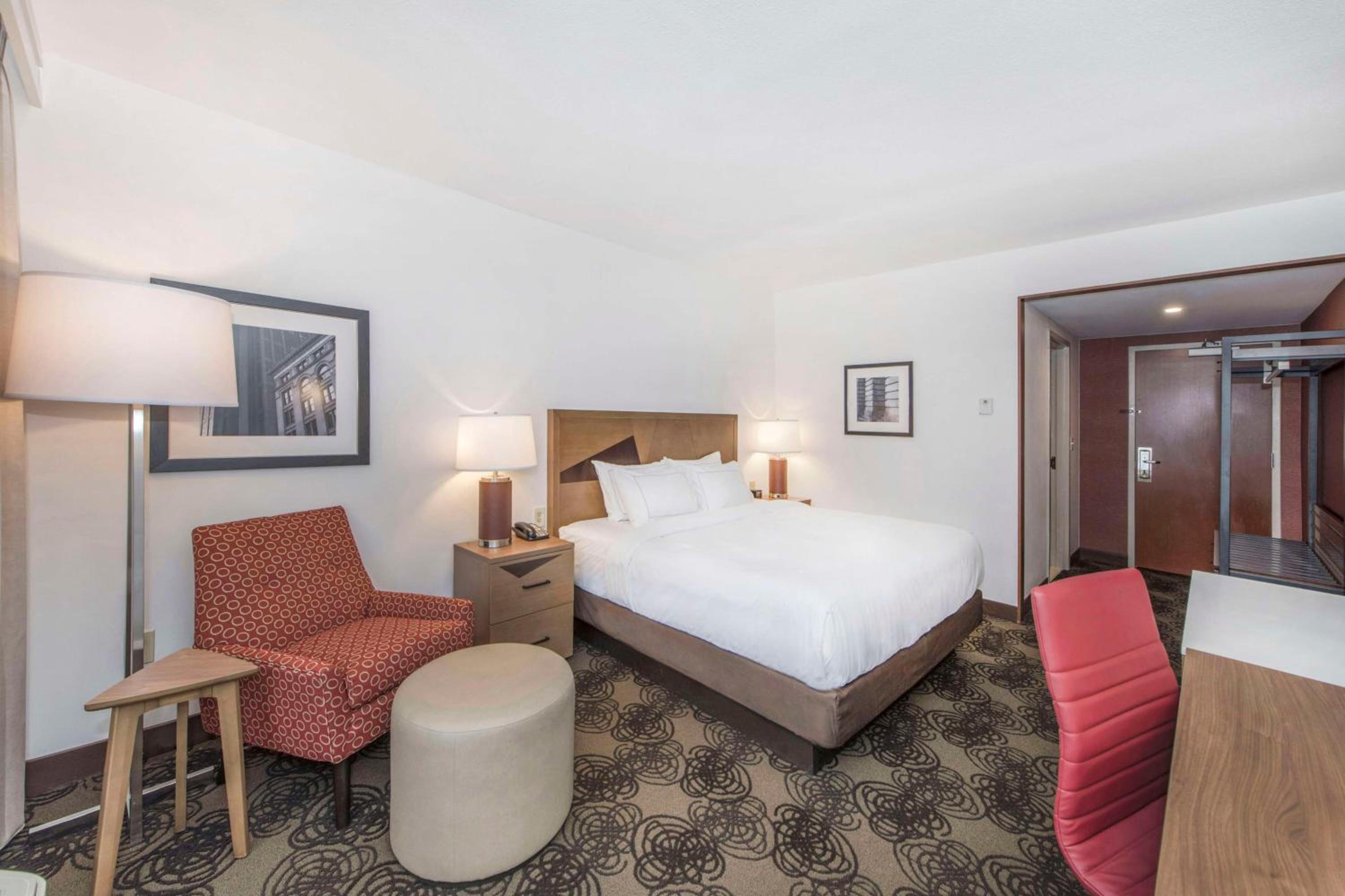 King Room - Non-Smoking - Photo 2