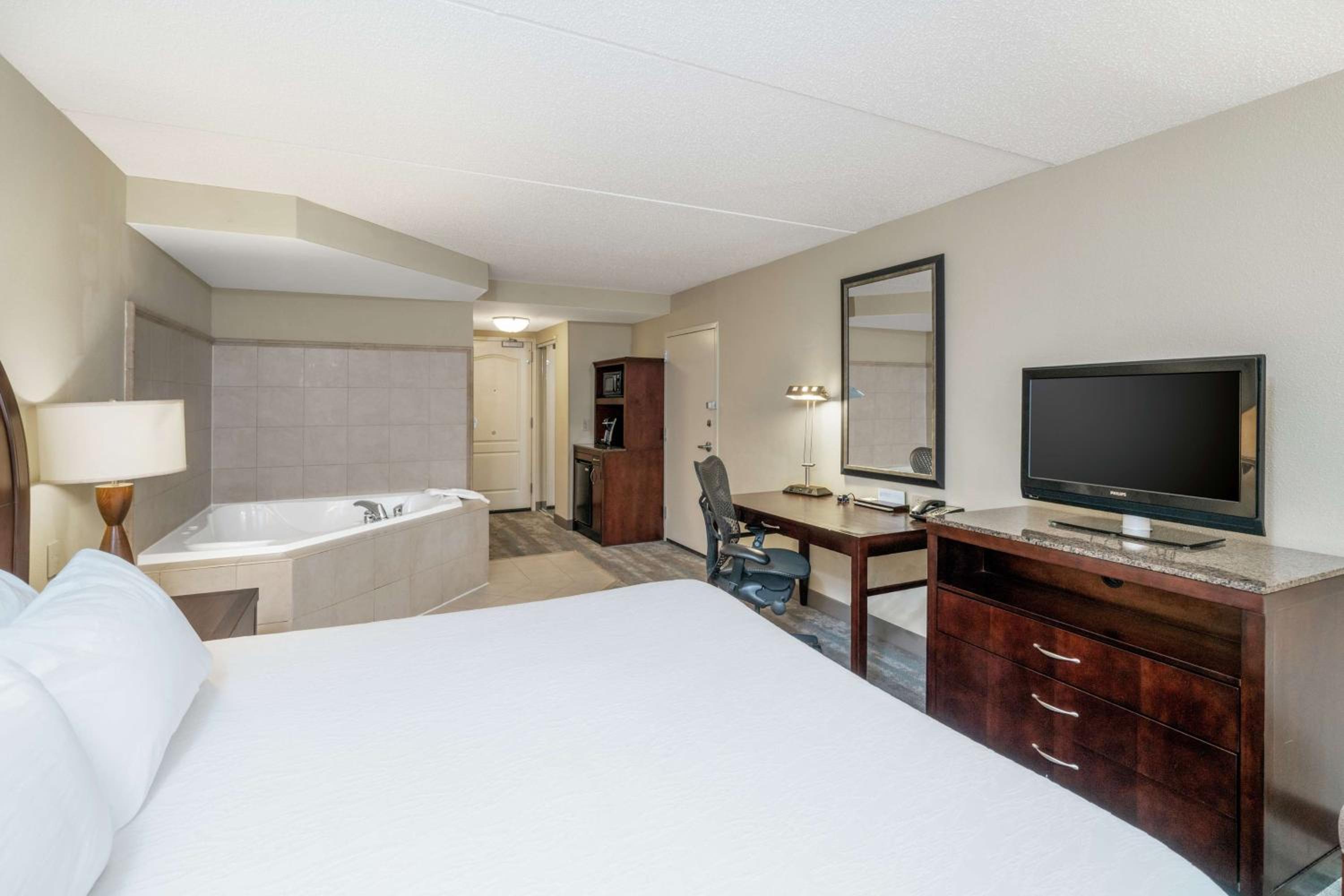 King Room with Whirlpool - Photo 1