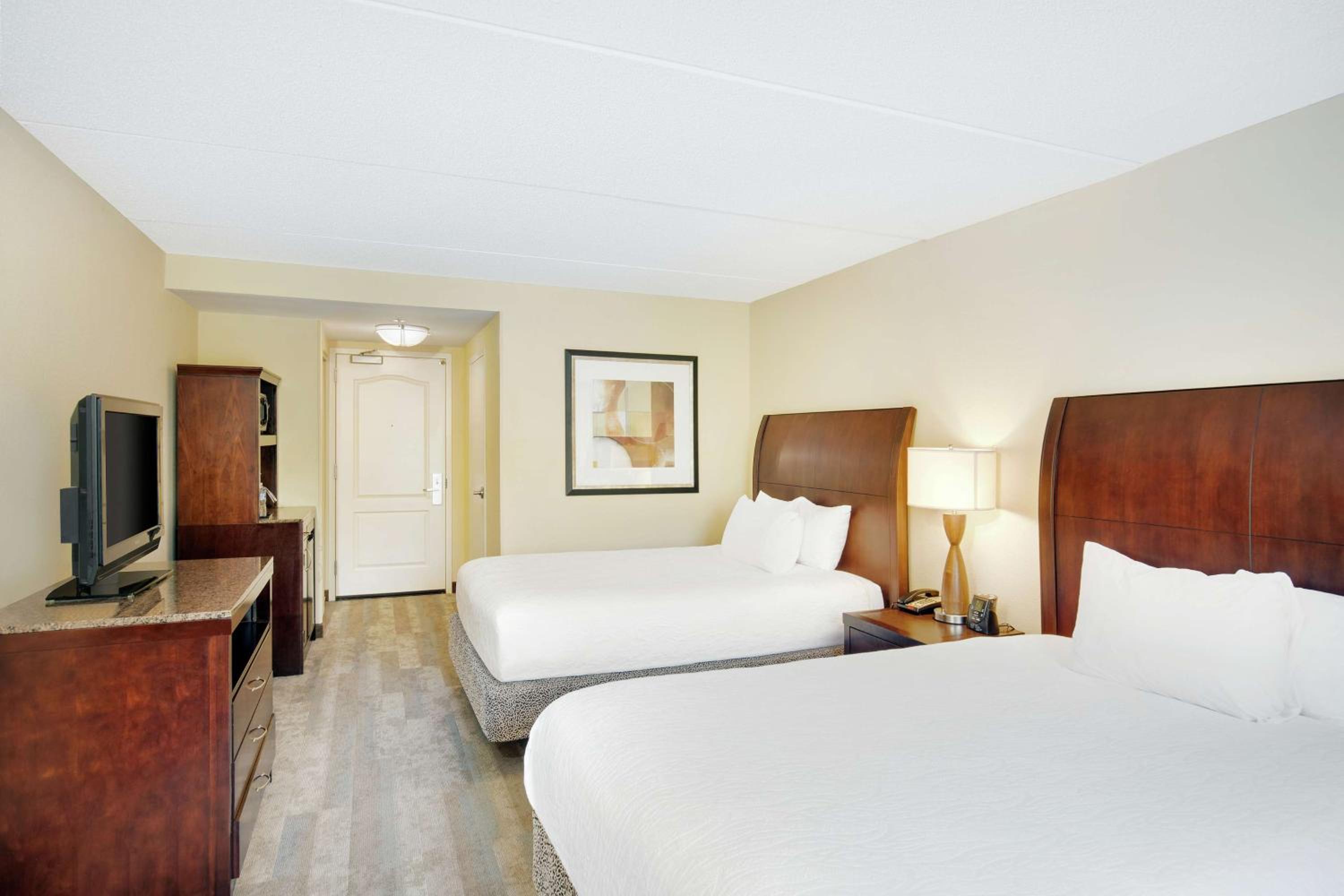 Queen Room with Two Queen Beds - Photo 2