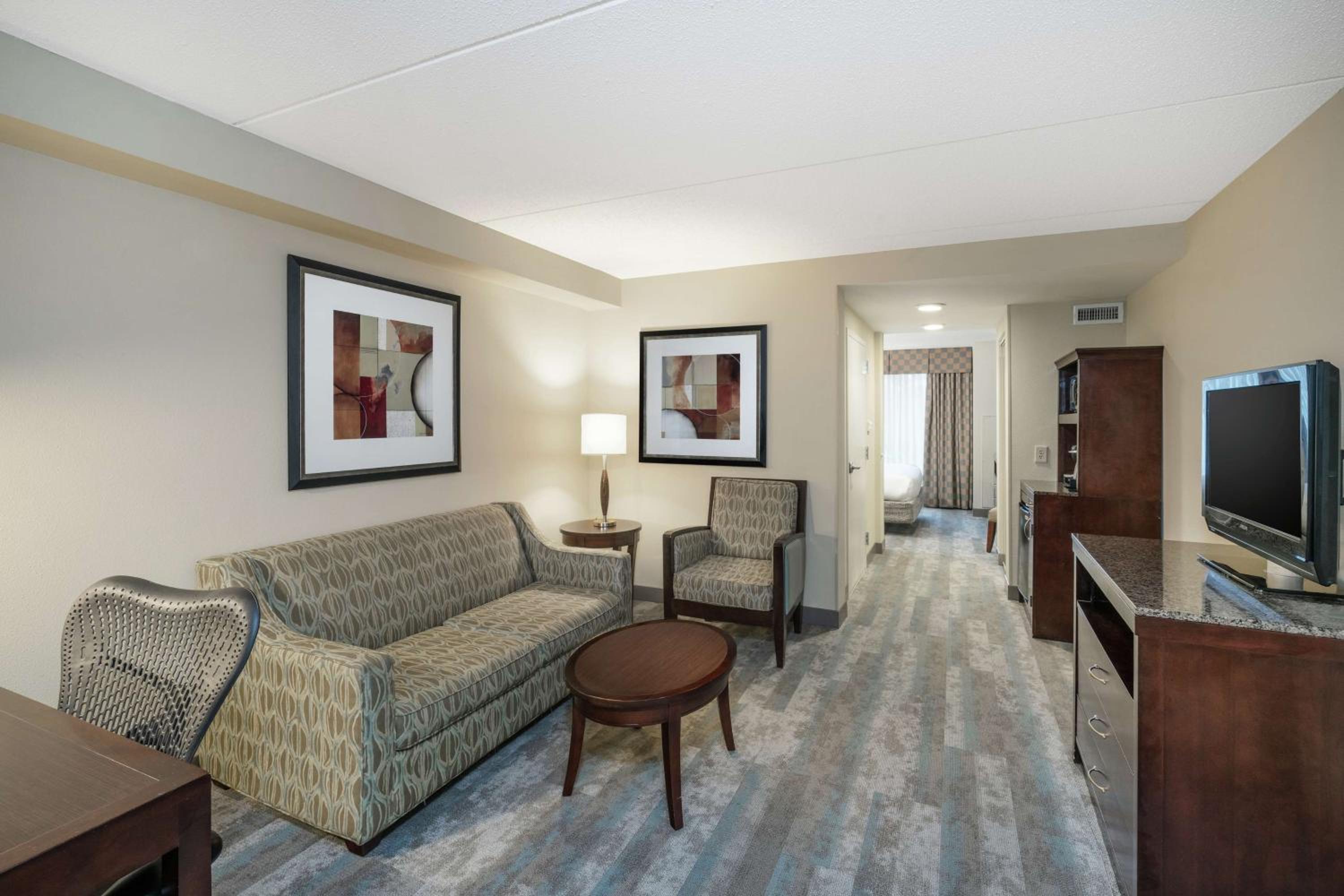One-Bedroom King Suite - Photo 2