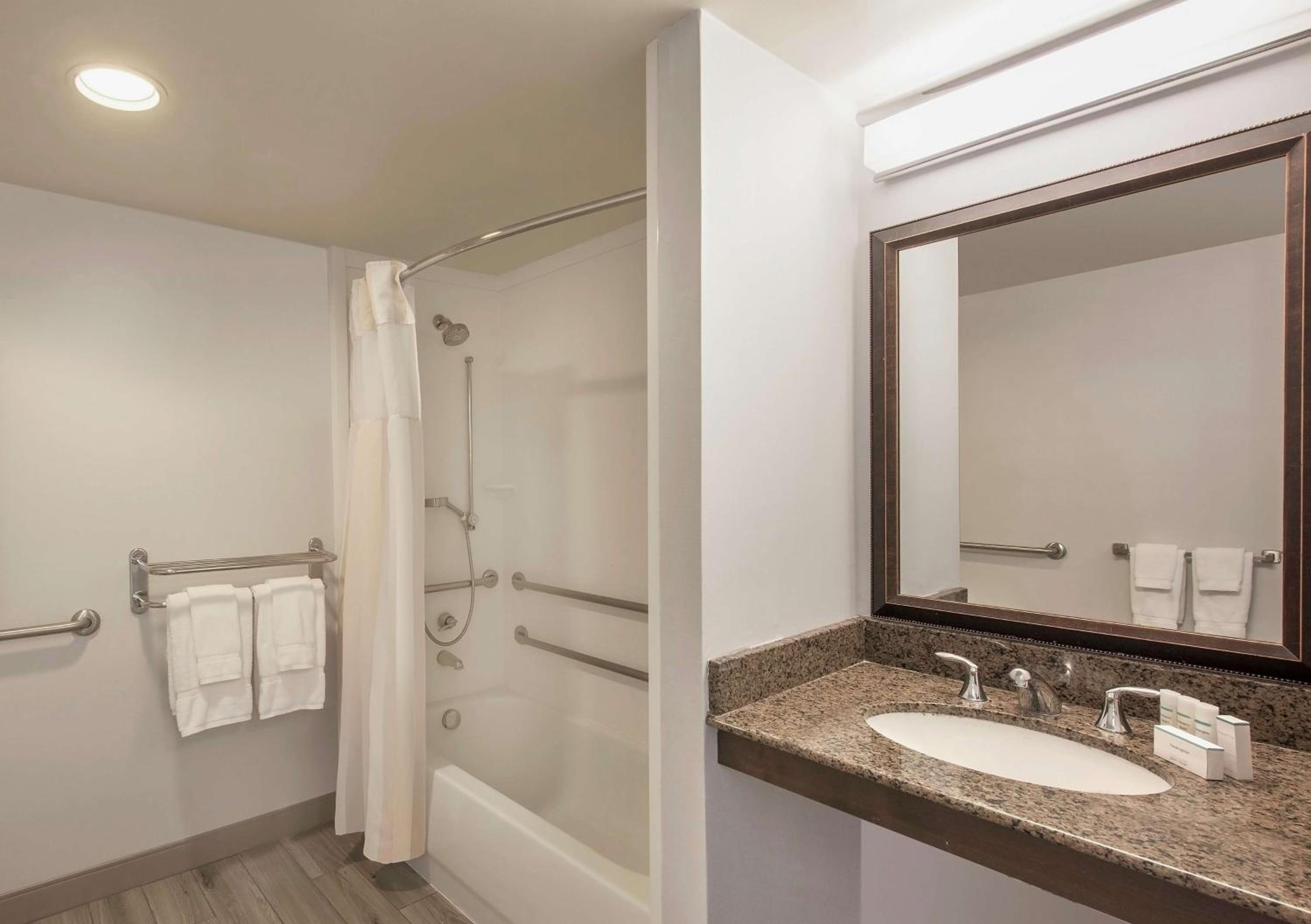 Junior King Suite - Mobility/Hearing Accessible - Photo 3