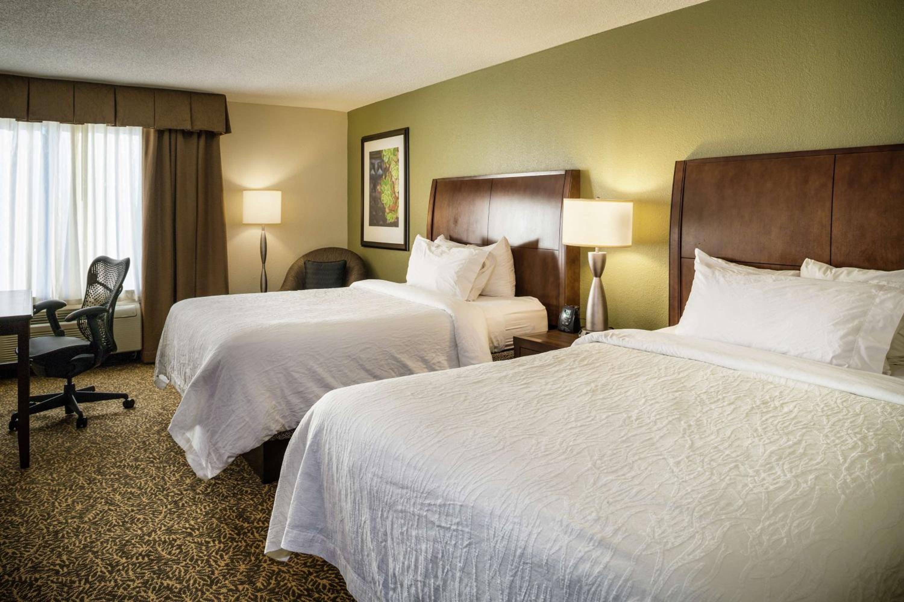 Queen Room with Two Queen Beds - Photo 2
