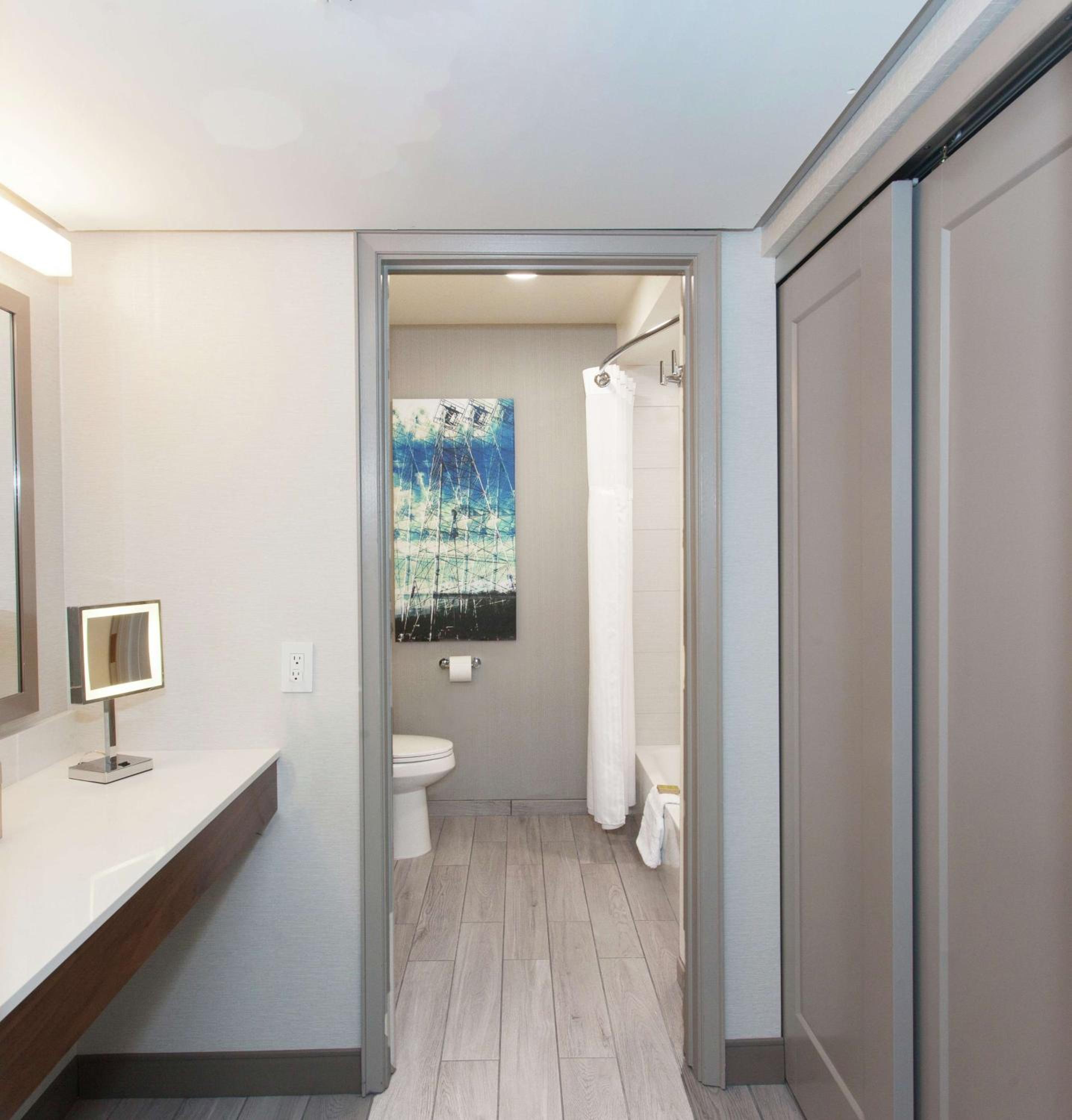 Non-Smoking Queen Room With Pool View photo 3