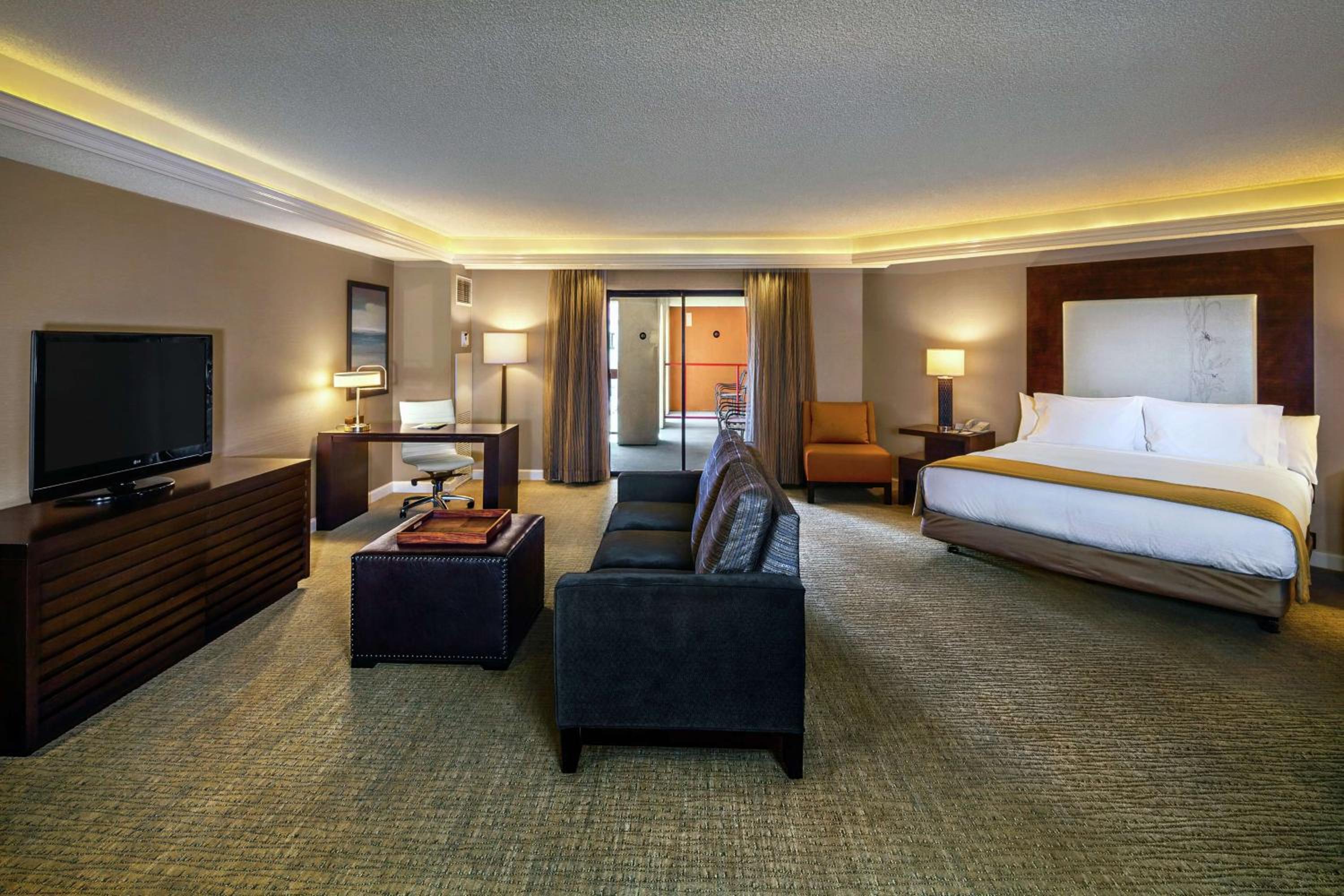 1 KING 2 ROOM PARLOR SUITE photo 1