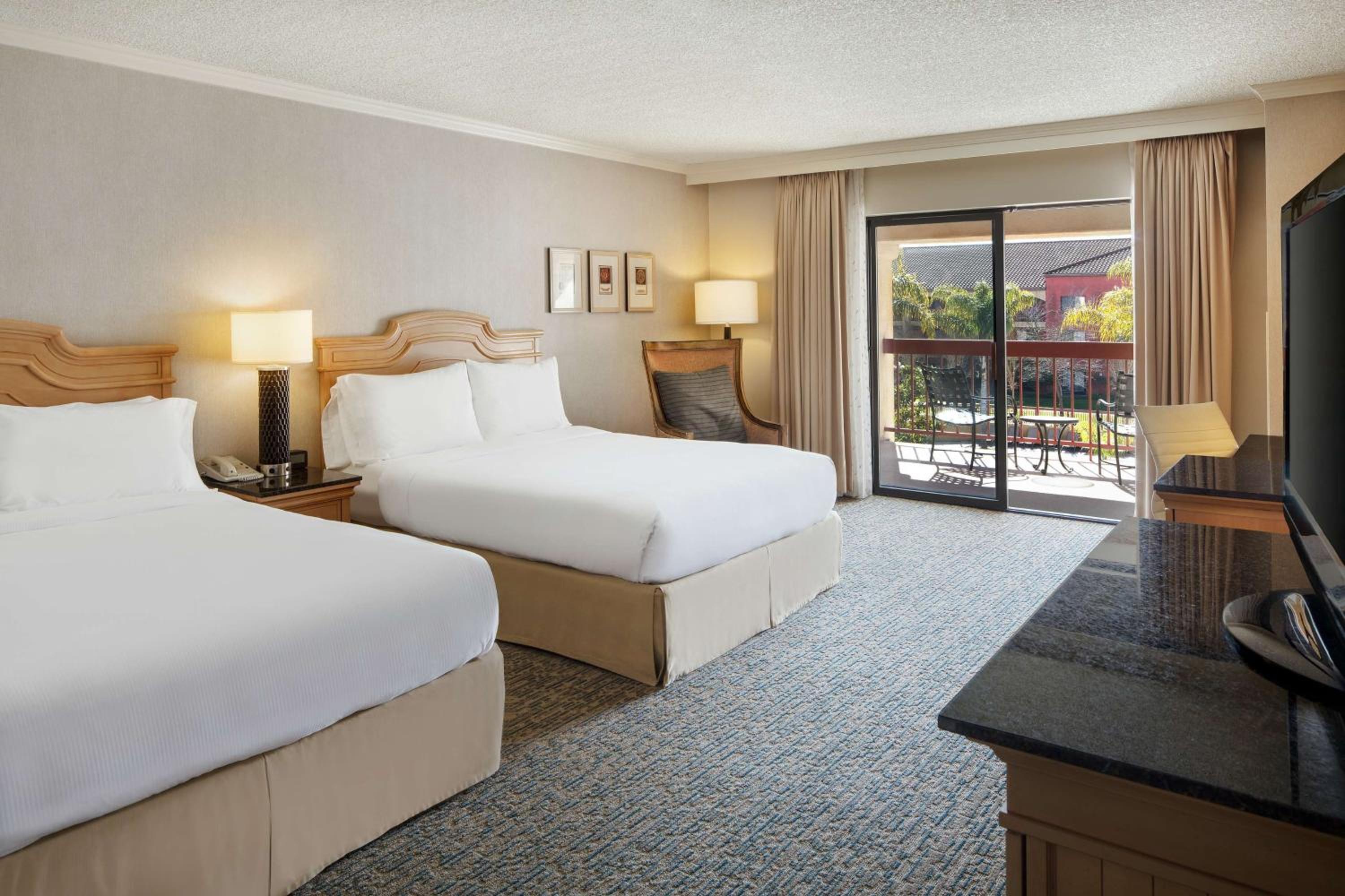 Queen Room with Two Queen Beds and Balcony - View - Photo 4