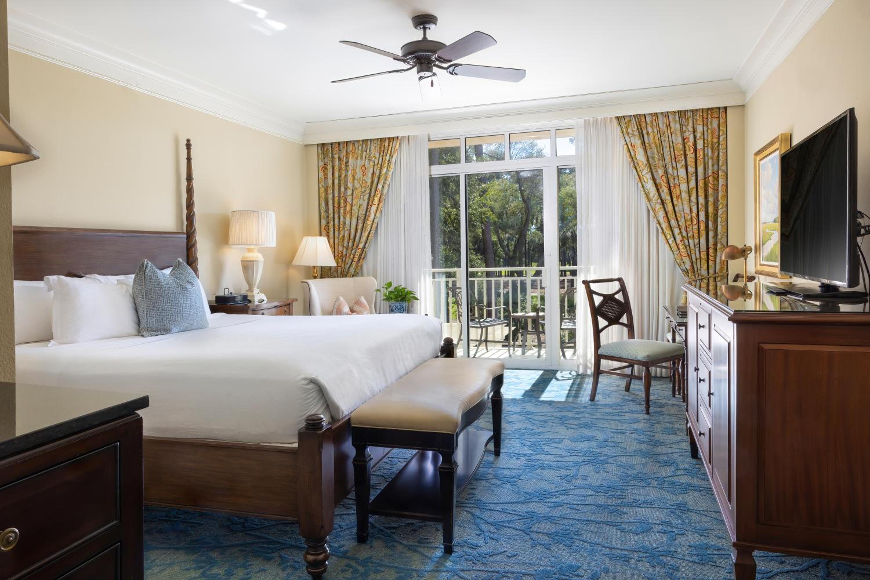 King Bed Golf View with Balcony photo 1