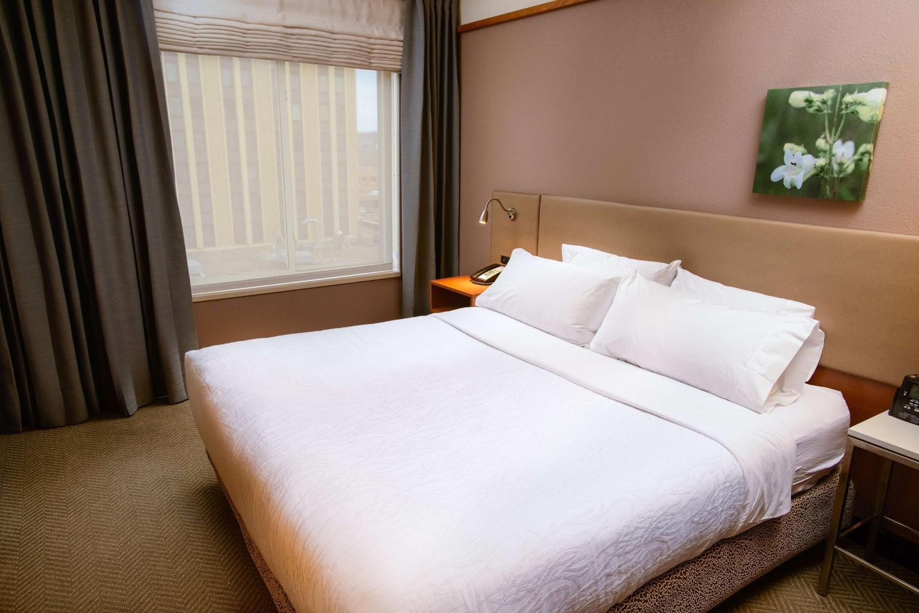 Junior King Suite with Seating Area - Photo 5