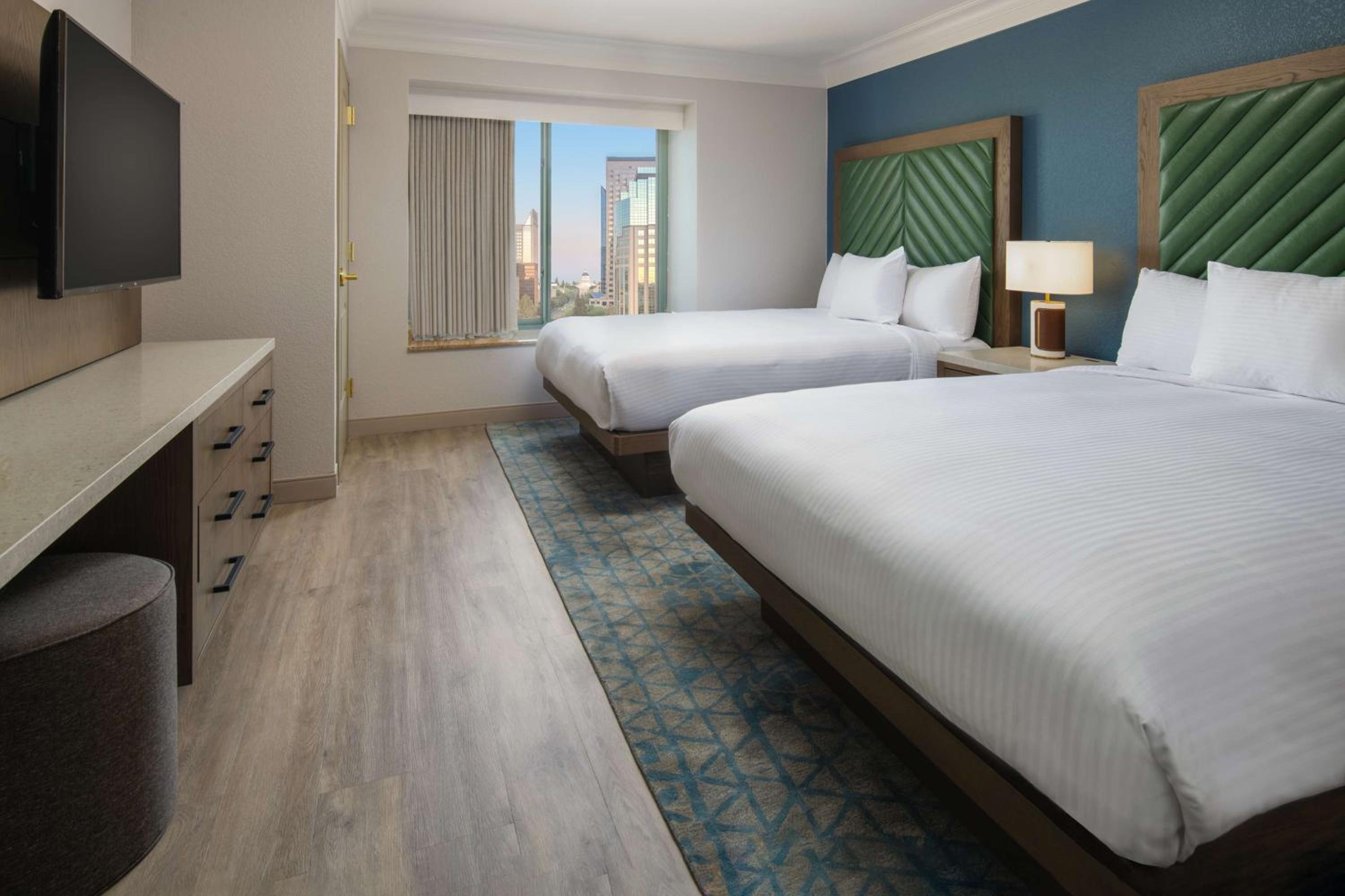 Two-Room Suite with Two Queen Beds and City View - Photo 2