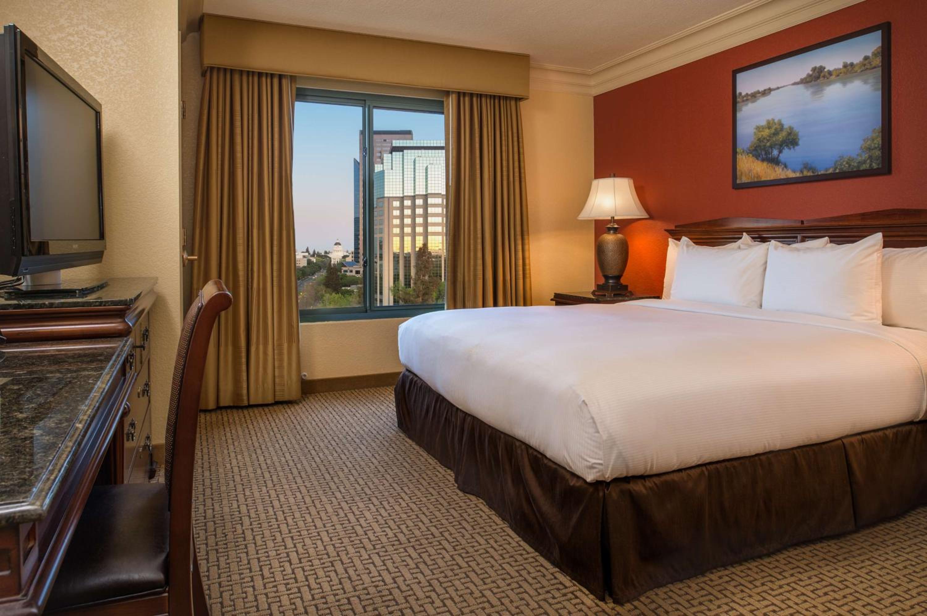 King Suite - Photo 2