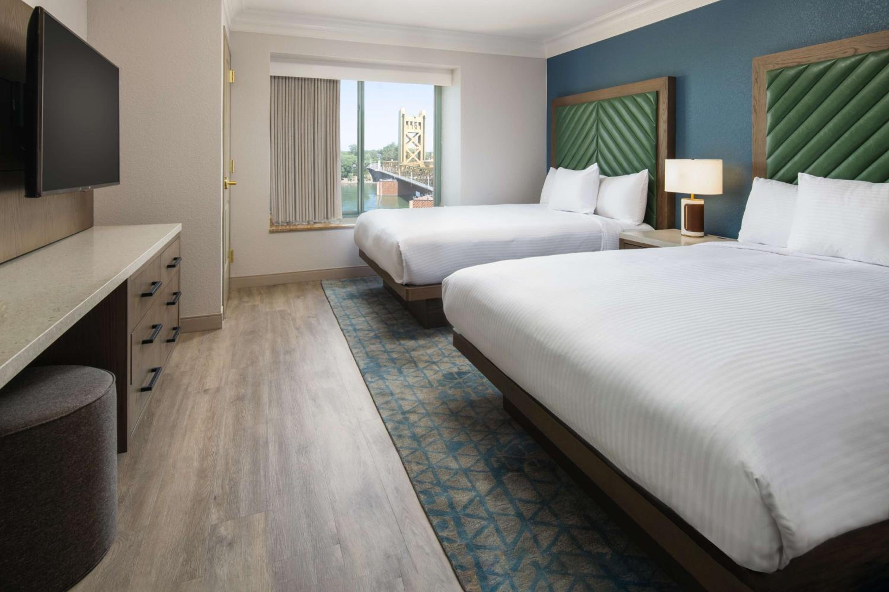 One-Bedroom Queen Suite with Two Queen Beds and Partial River View - Photo 4