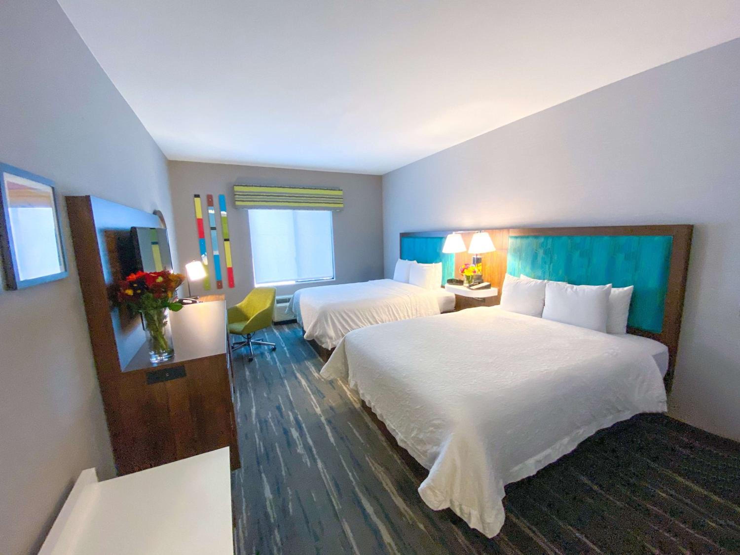 Queen Room with Two Queen Beds - Photo 6