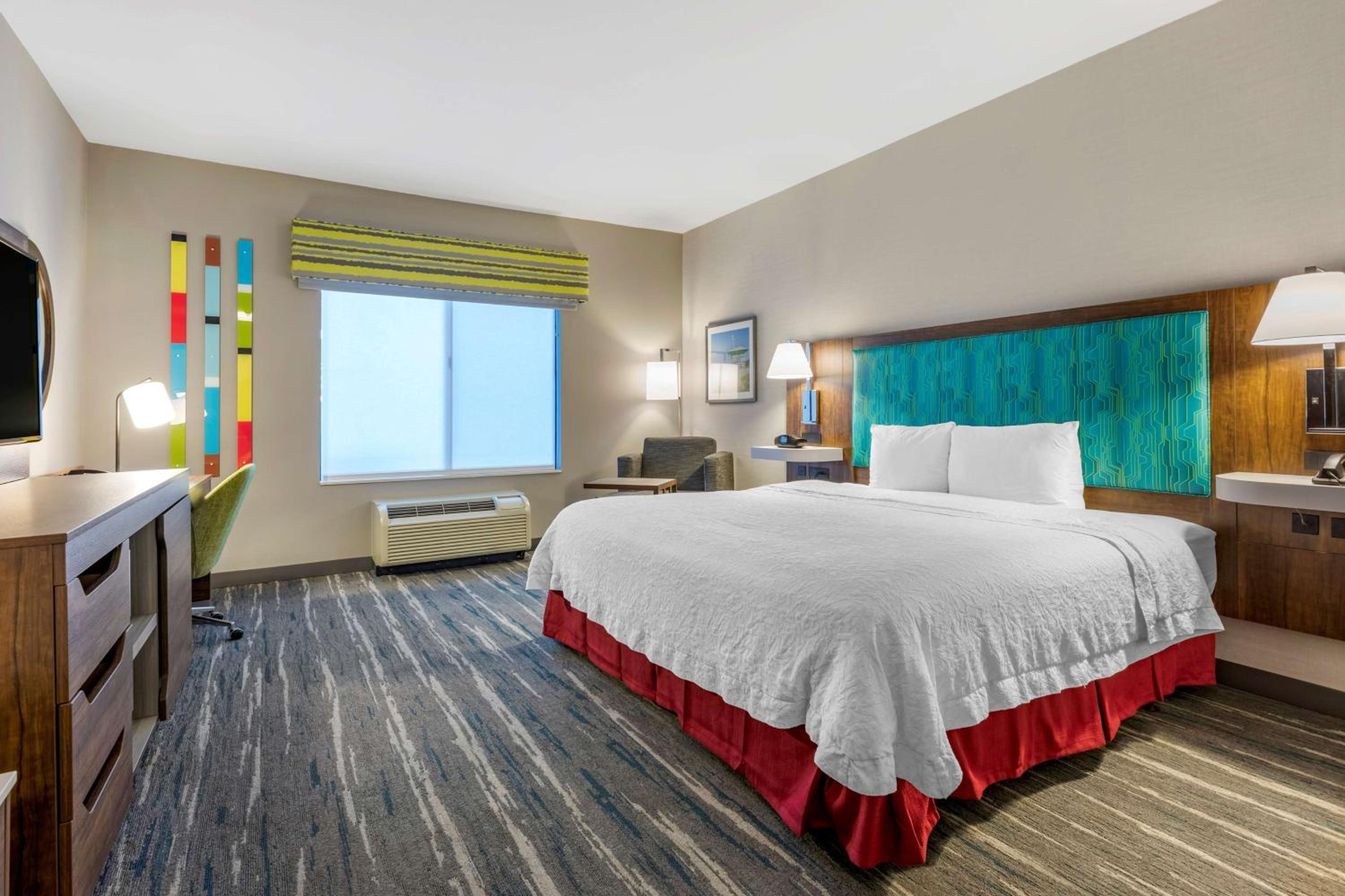 King Room with Accessible Tub - Mobility and Hearing Access/Non-Smoking - Photo 2