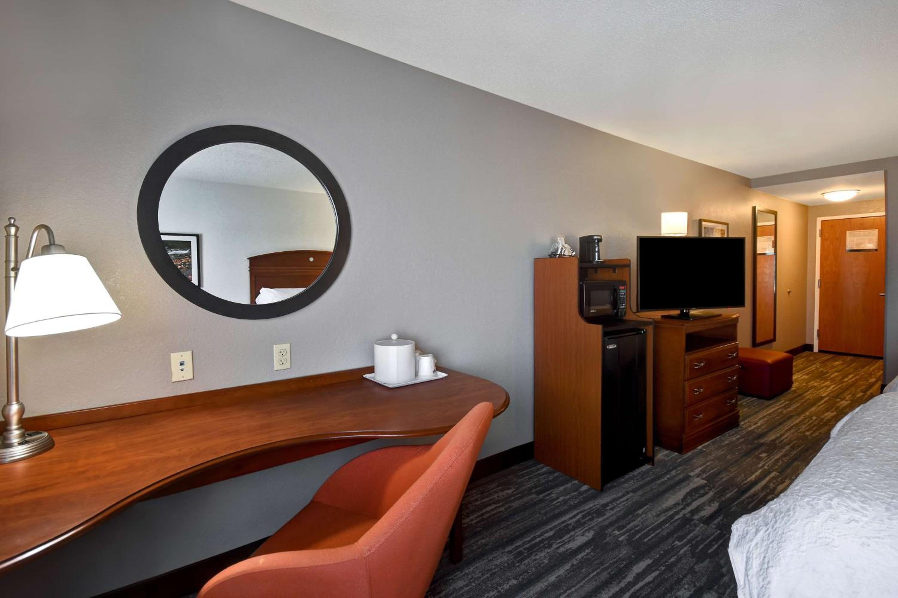 King Room with Sofa Bed and Study - Non-Smoking - Photo 5