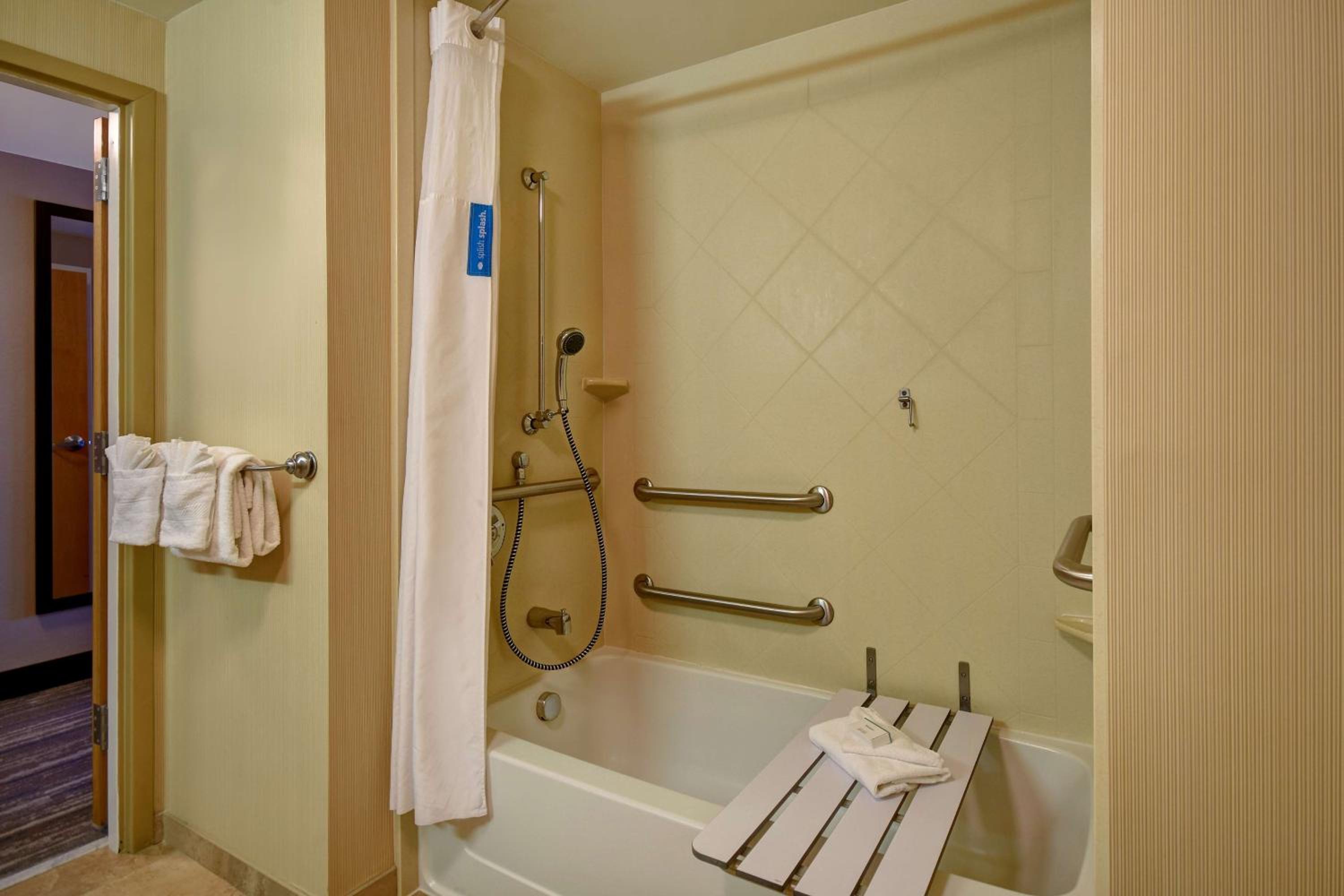 Queen Room with Two Queen Beds - Mobility and Hearing Access/Non-Smoking - Photo 3
