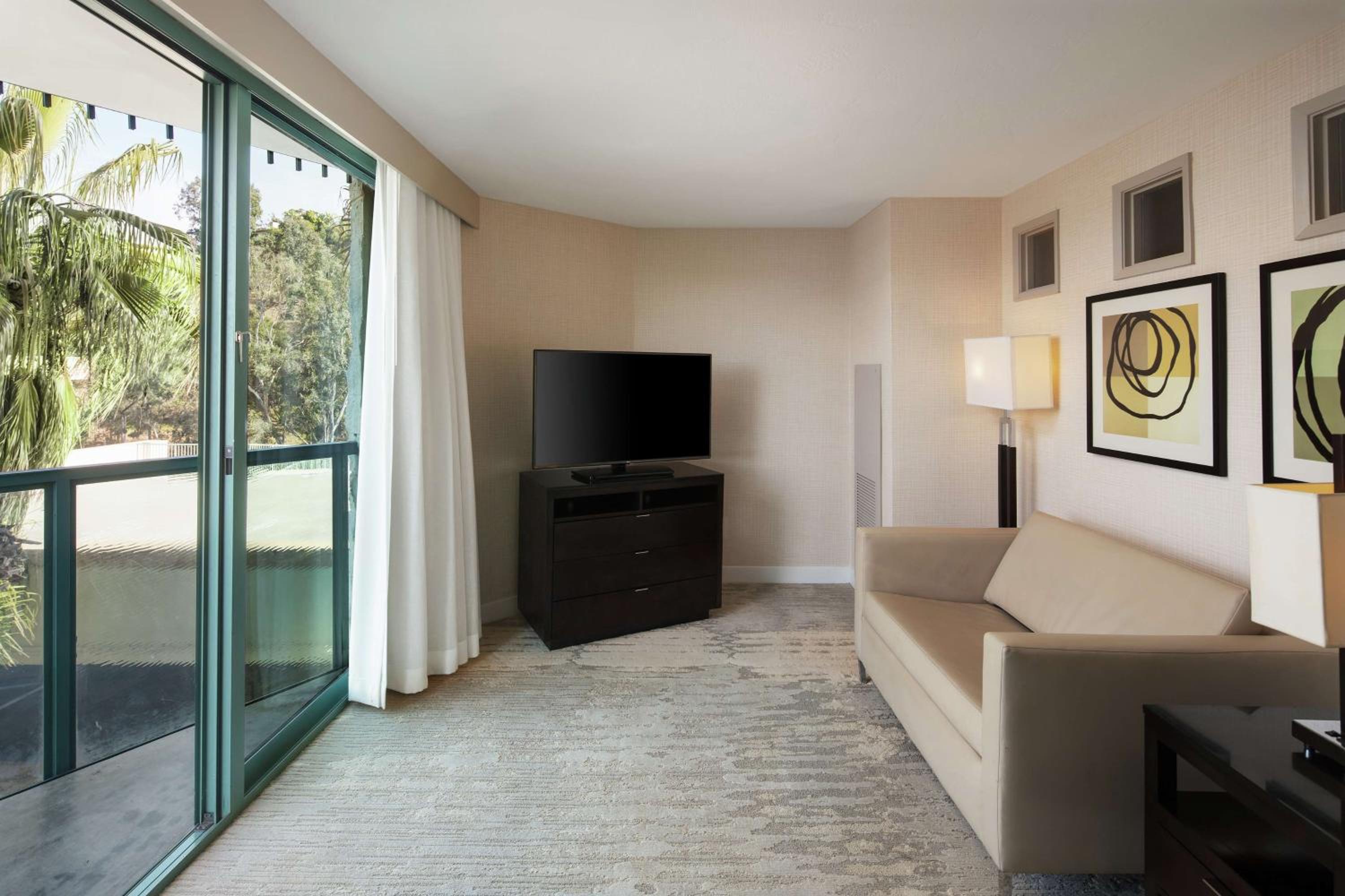Junior King Suite with Balcony - Non-Smoking