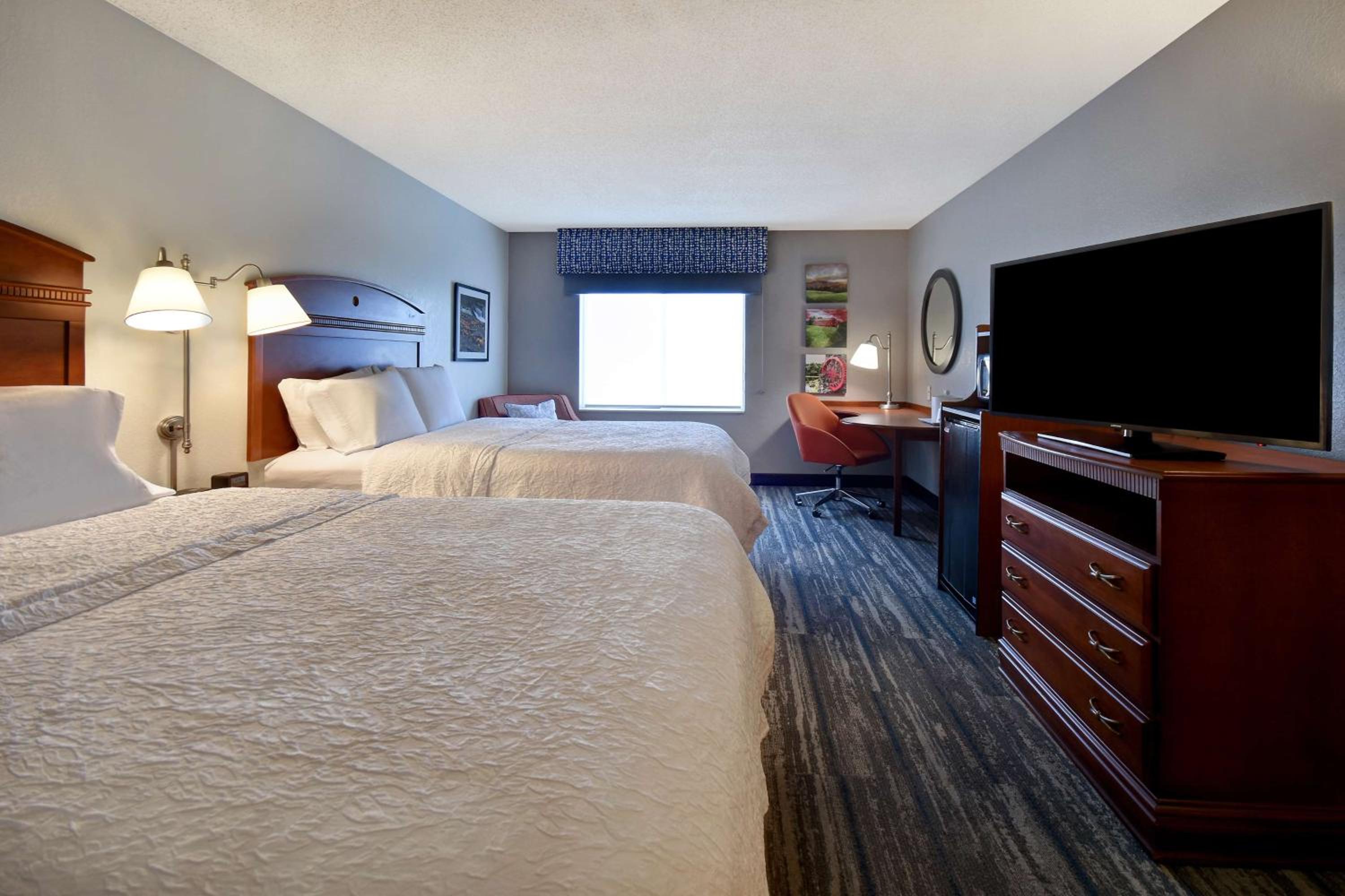 Queen Room with Two Queen Beds - Mobility and Hearing Access/Non-Smoking - Photo 4