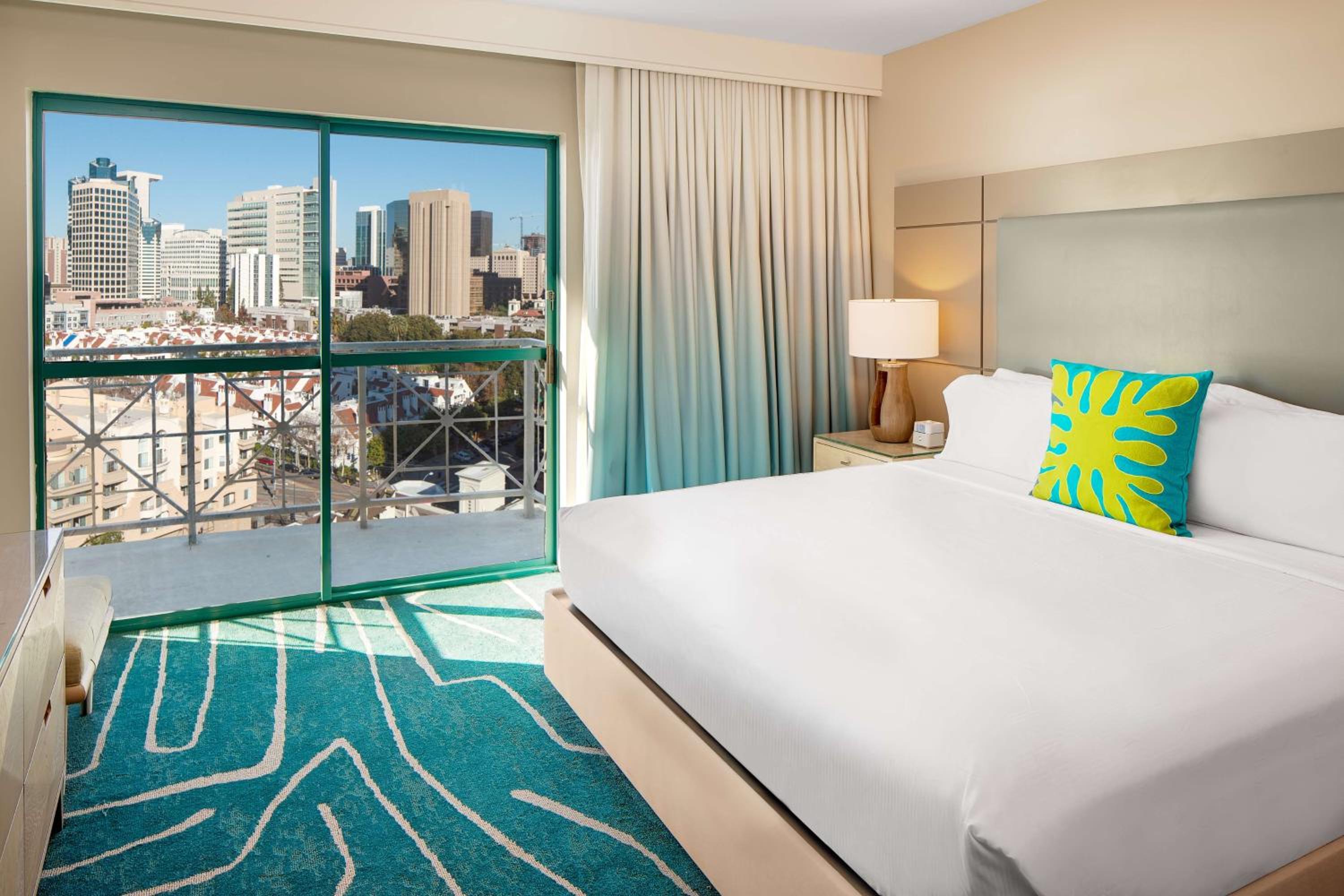 Balcony King Suite with City View - Photo 5