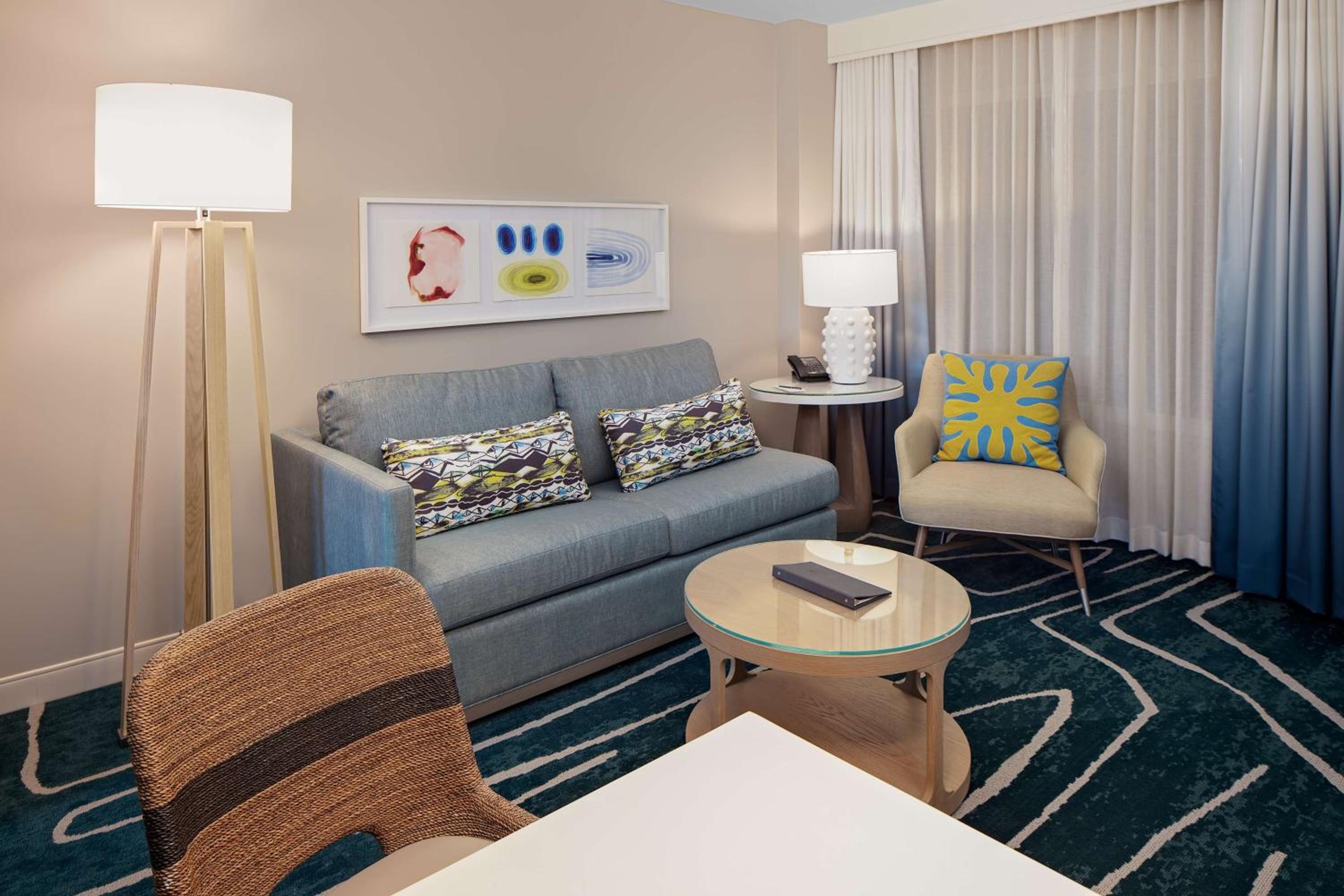 King Suite with Bath Tub - Disability Access - Photo 2